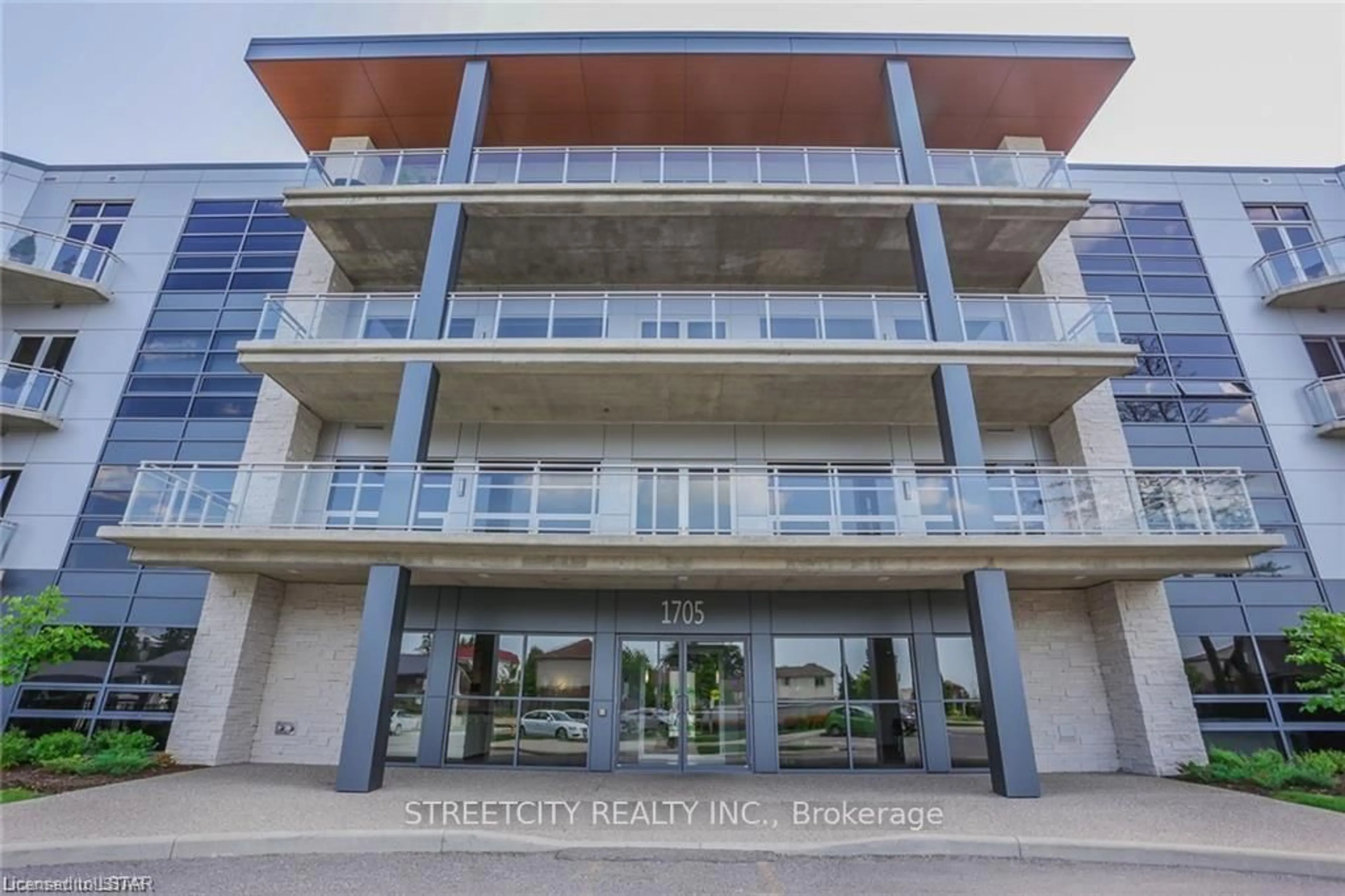 Indoor foyer for 1705 FIDDLEHEAD Pl #400, London North Ontario N6G 0S1