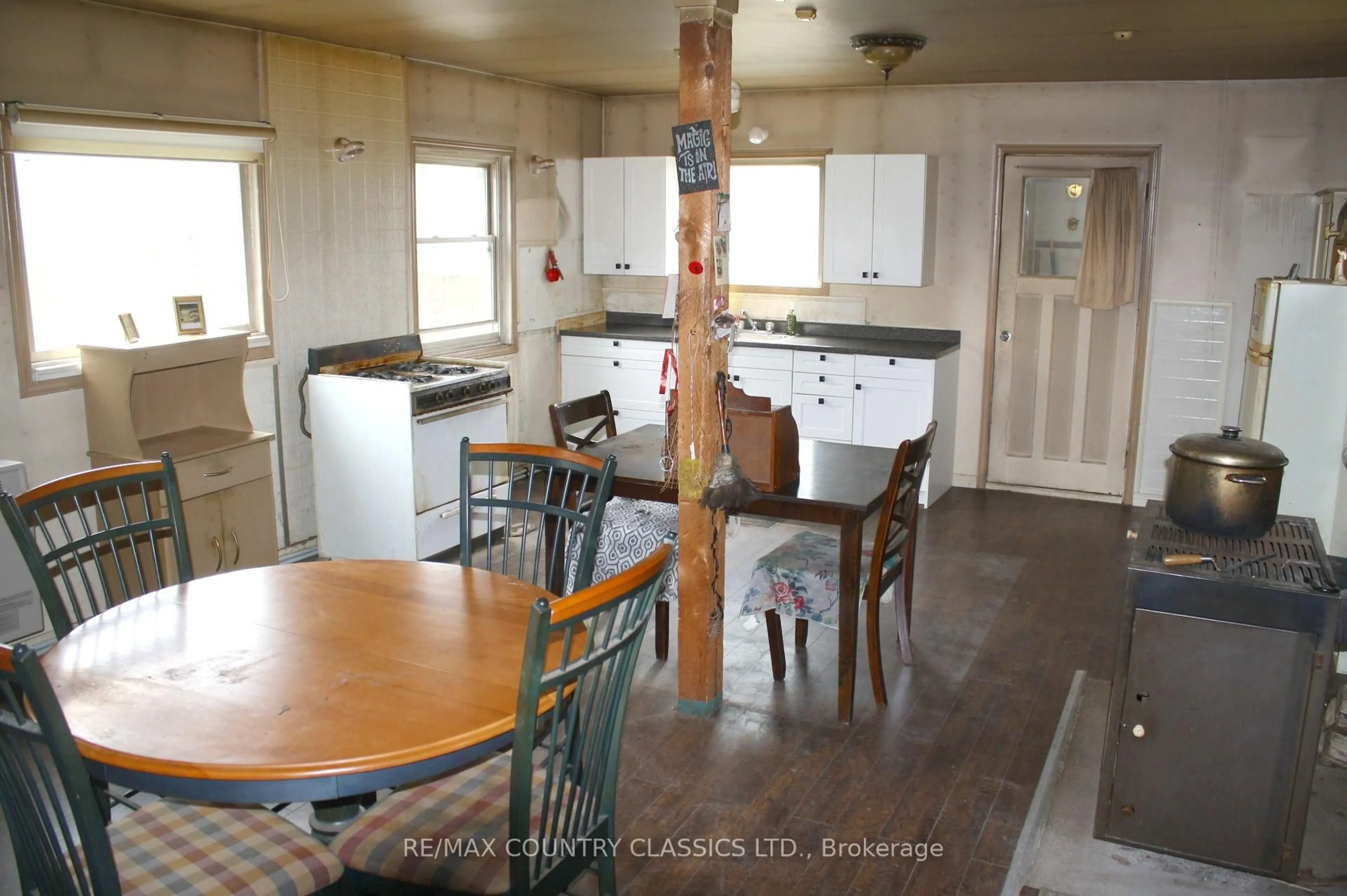 Standard kitchen, unknown for 2147 Old Hastings Rd, Coe Hill Ontario K0L 1P0
