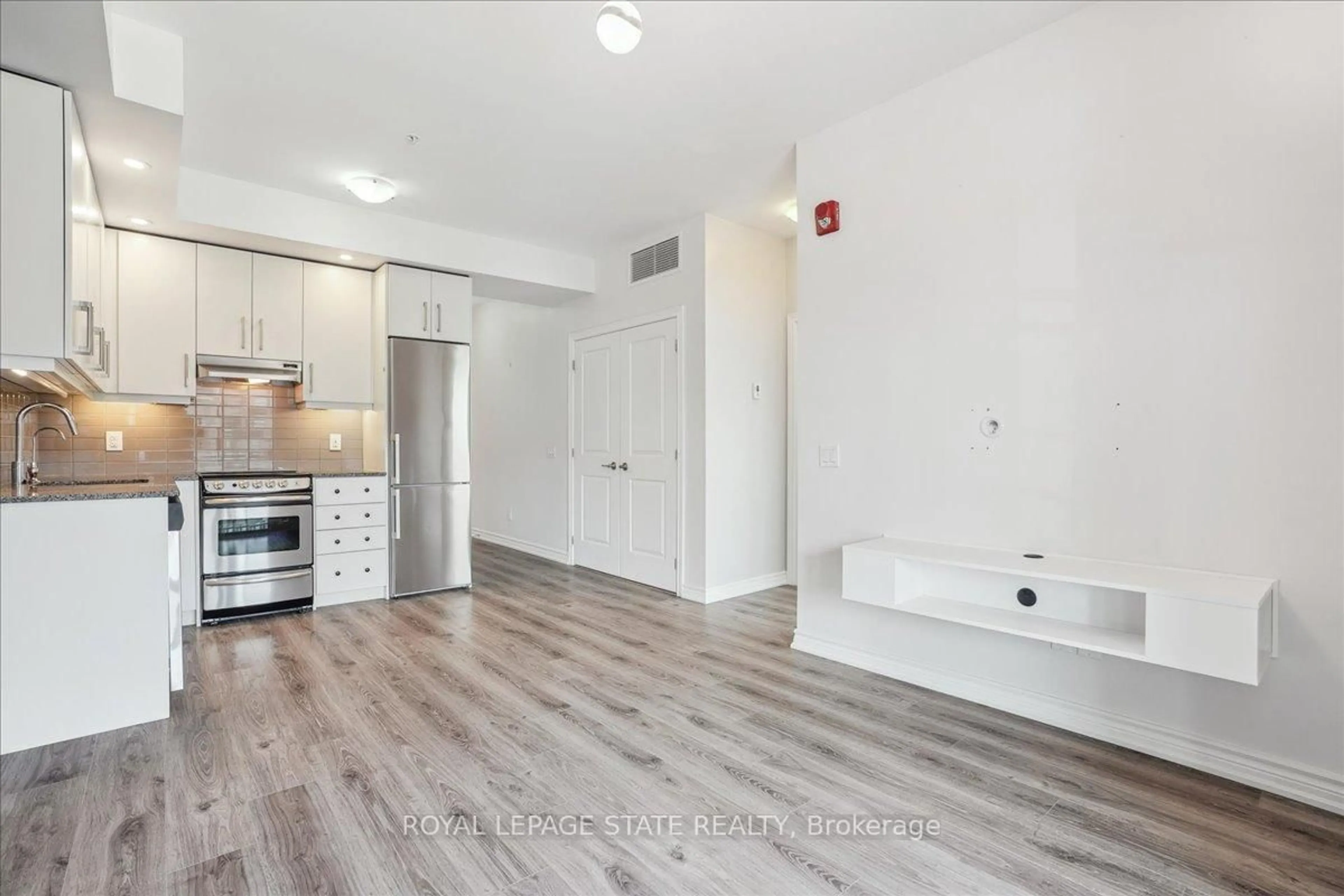 Unknown for 40 Esplanade Lane #401, Grimsby Ontario L3M 0G9