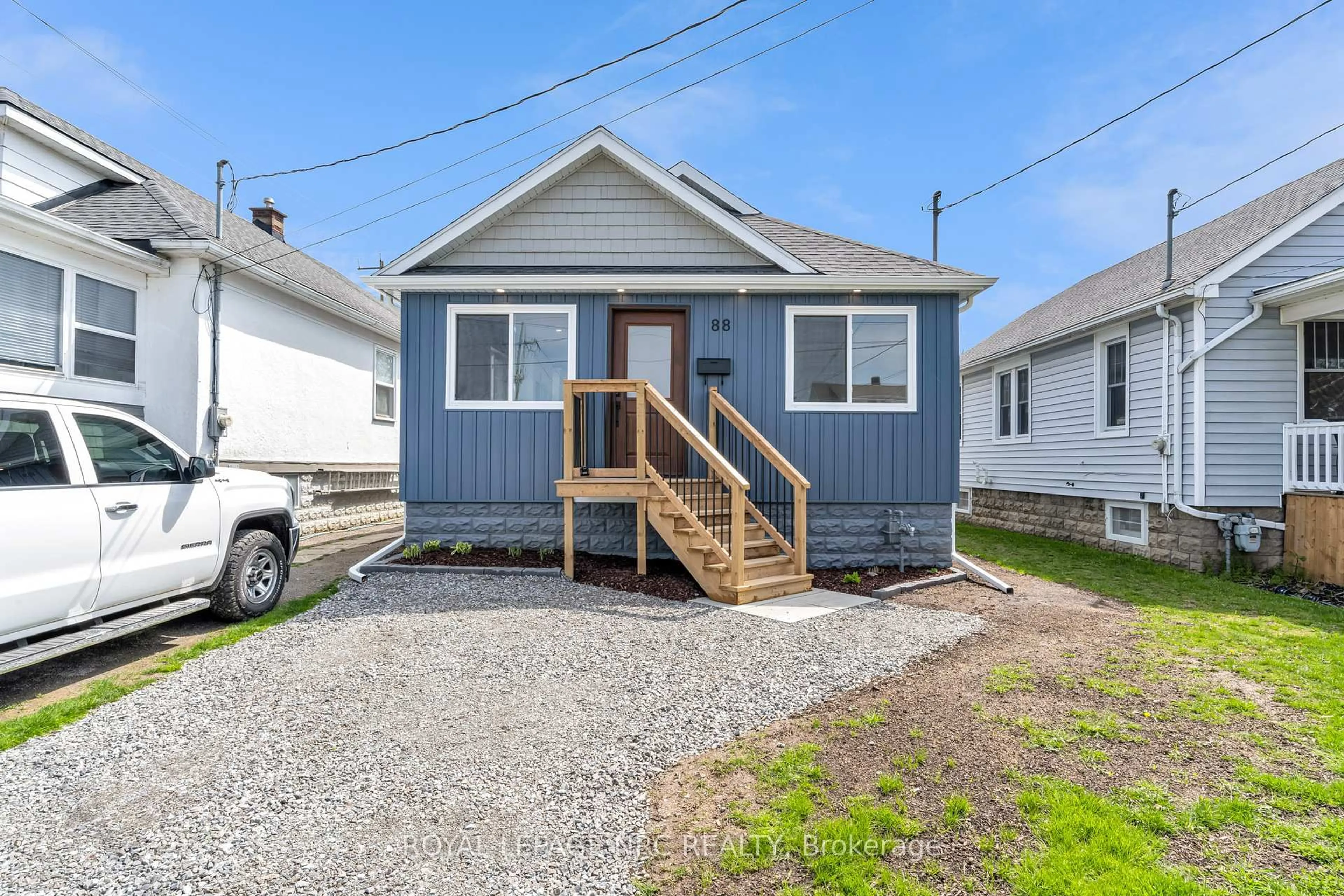 Home with vinyl exterior material, street for 88 Delhi St, Port Colborne Ontario L3K 3K9