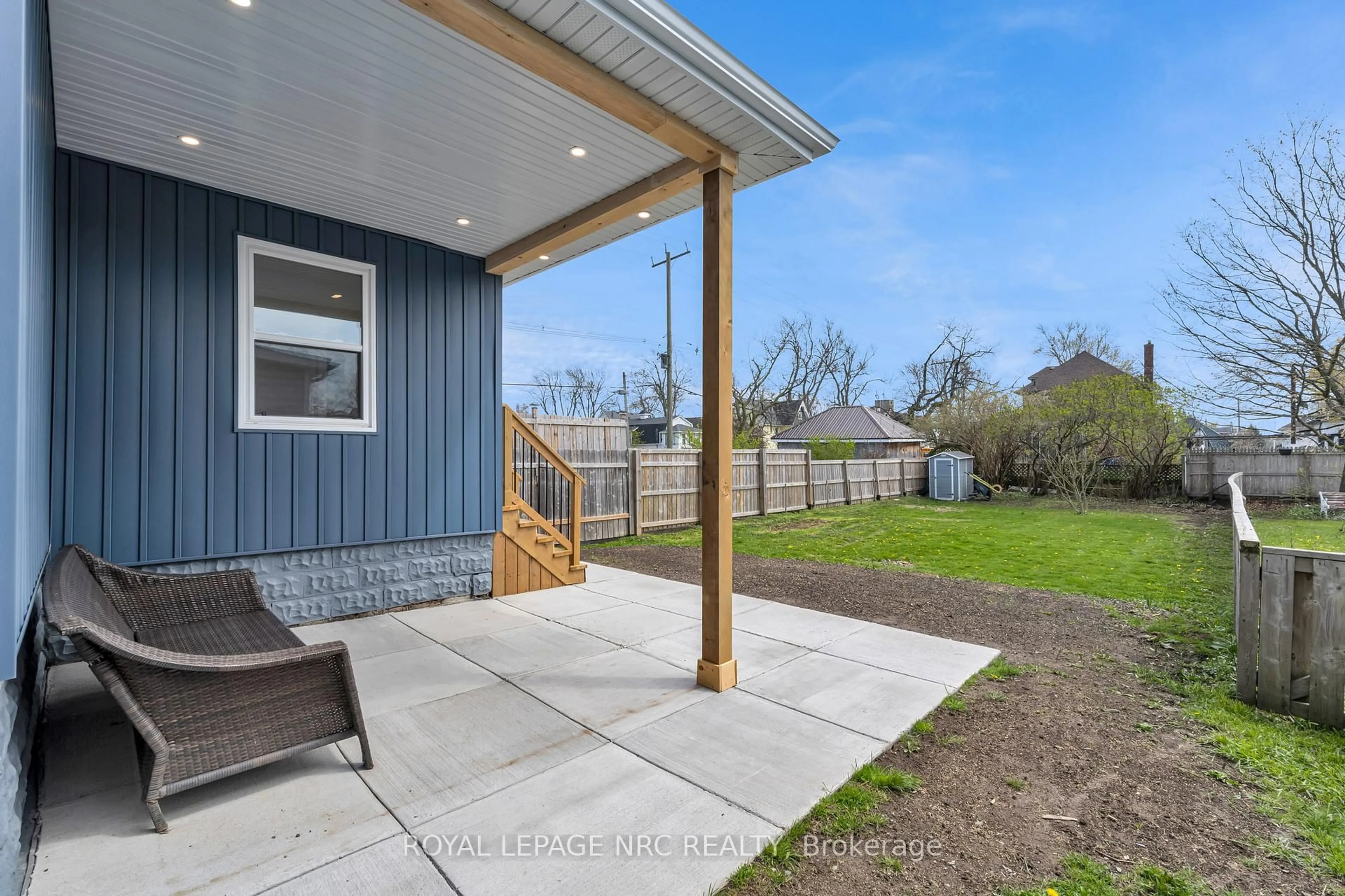 Patio, street for 88 Delhi St, Port Colborne Ontario L3K 3K9