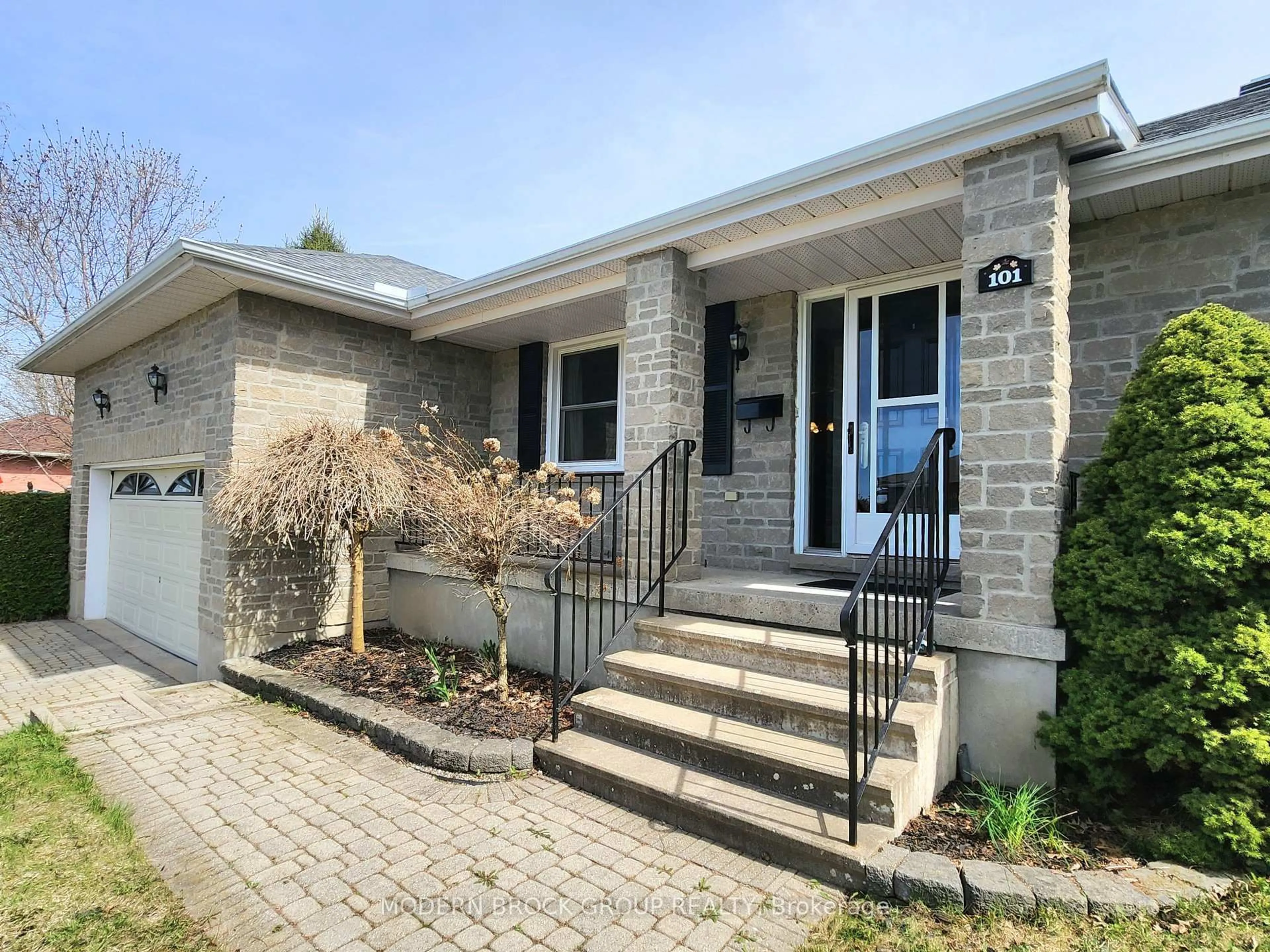Home with brick exterior material, street for 101 MacKenzie St, Brockville Ontario K6V 6Z8