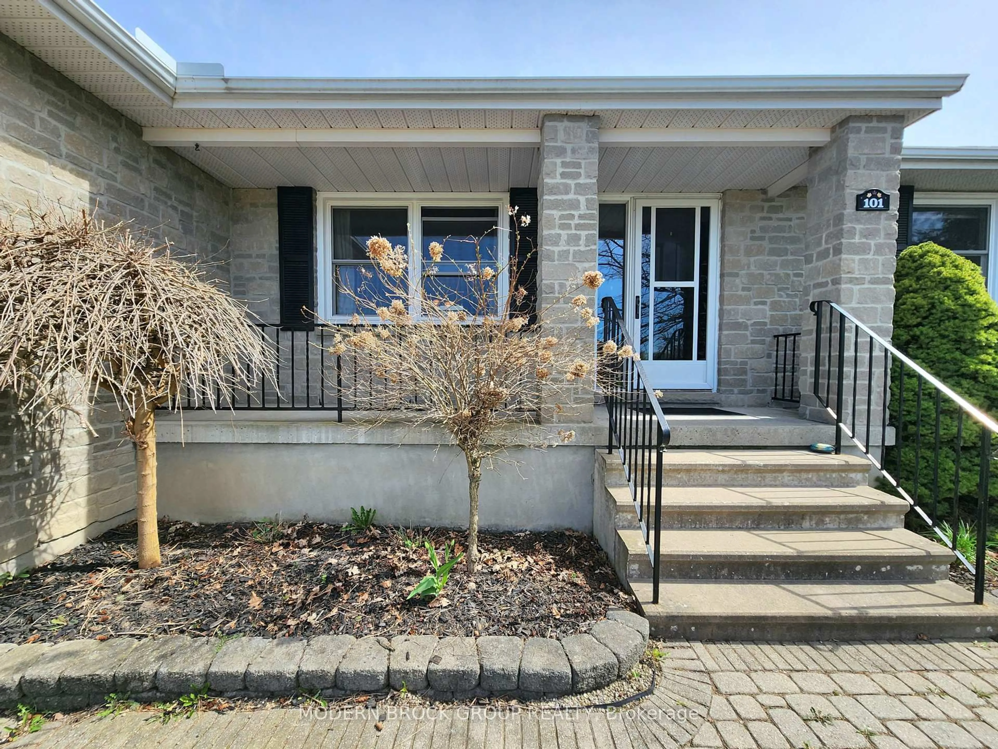 Unknown for 101 MacKenzie St, Brockville Ontario K6V 6Z8