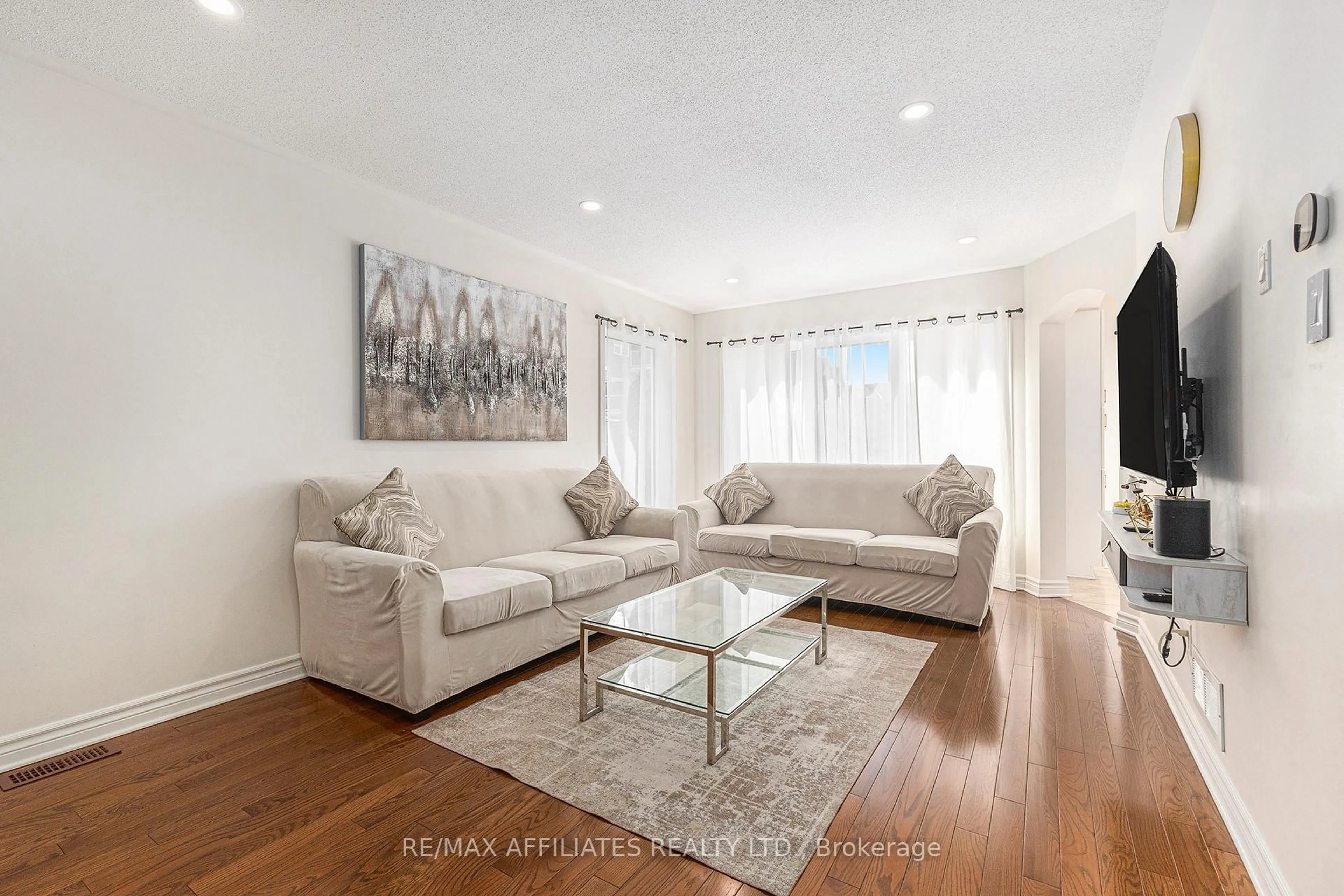 Living room with furniture, wood/laminate floor for 110 SILVERMOON Cres, Ottawa Ontario K4A 0P9