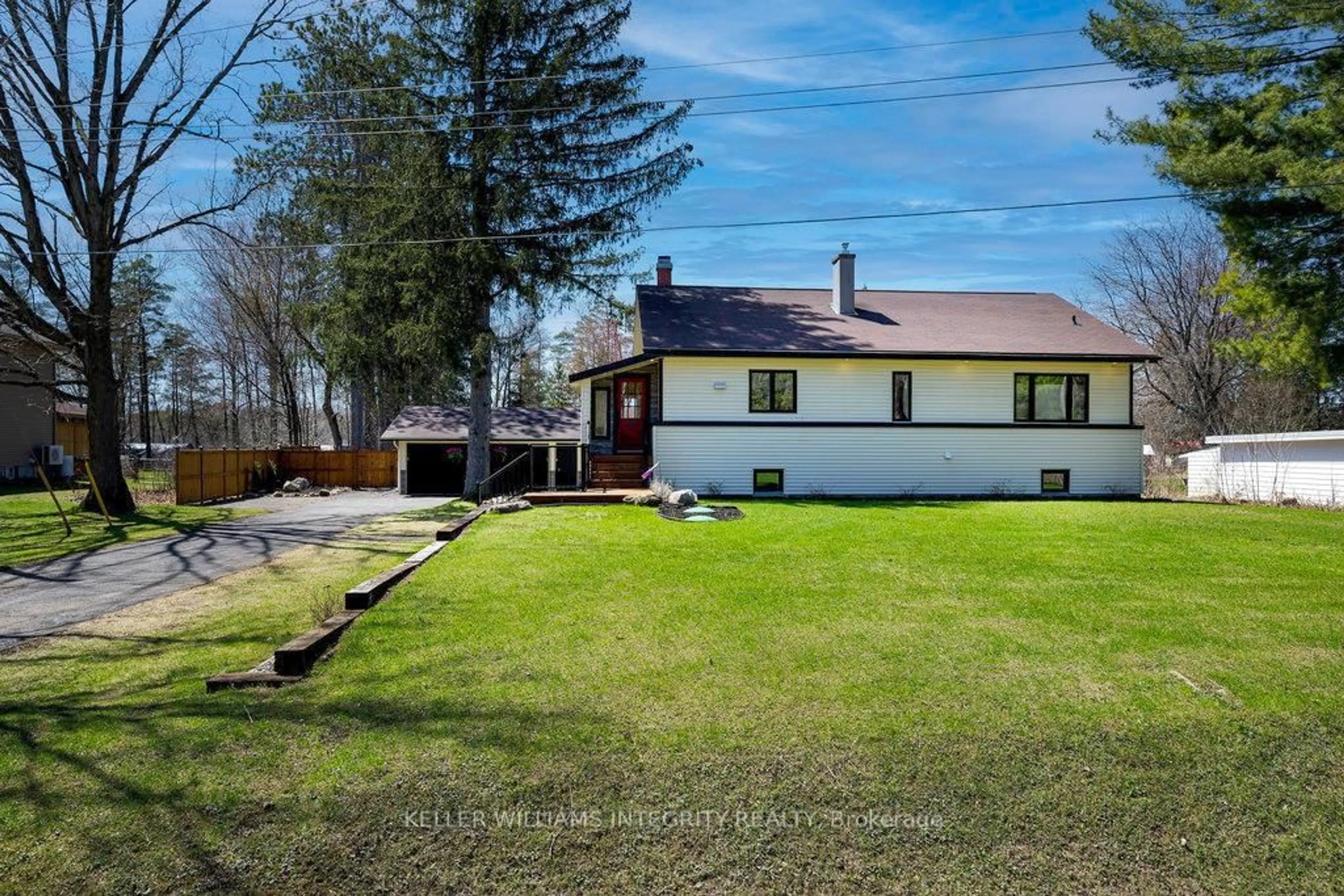 A pic from outside/outdoor area/front of a property/back of a property/a pic from drone, unknown for 1040 Manotick Station Rd, Ottawa Ontario K4M 0V2