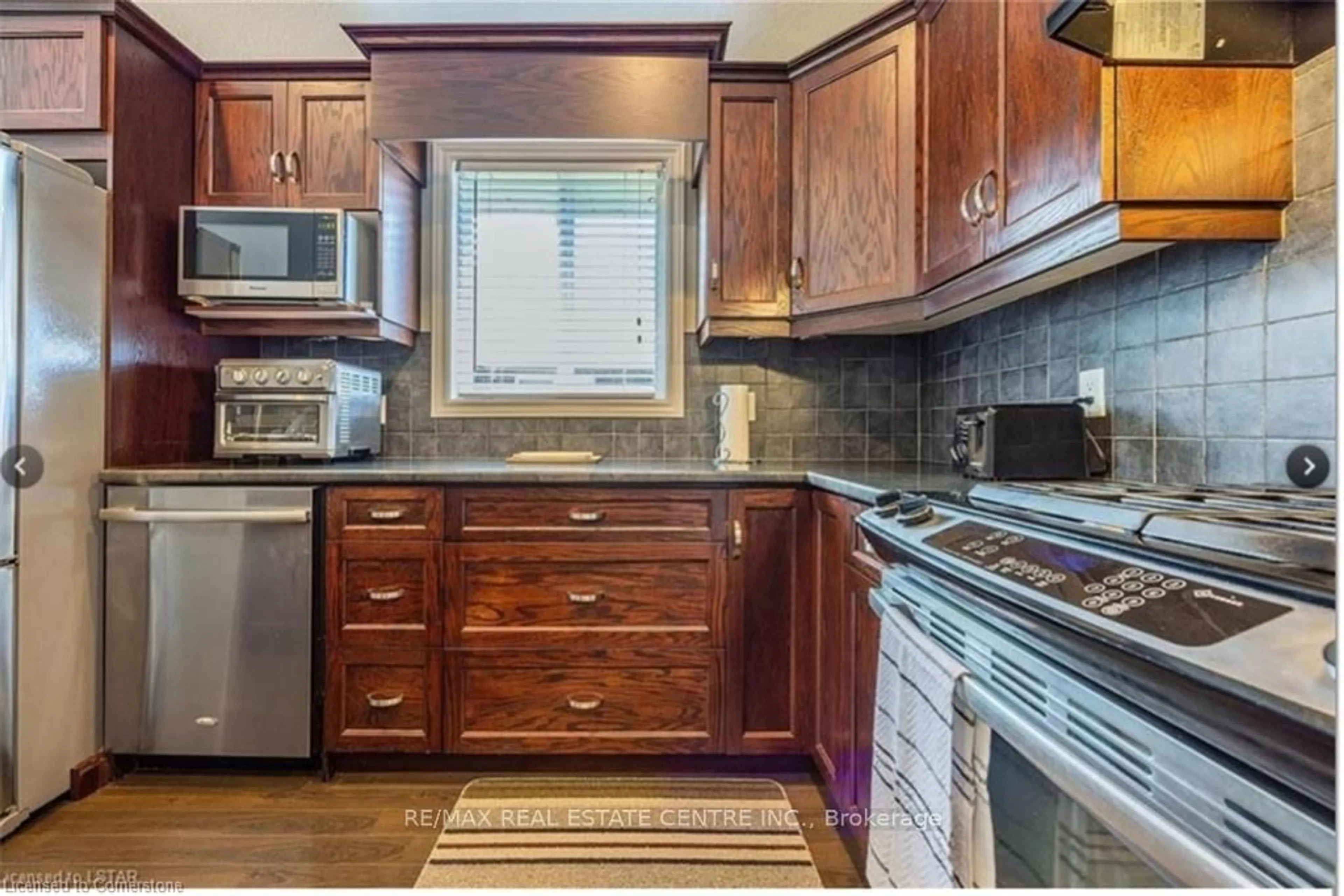 Standard kitchen, ceramic/tile floor for 3 Lawrence Ave, St. Thomas Ontario N5R 0B5