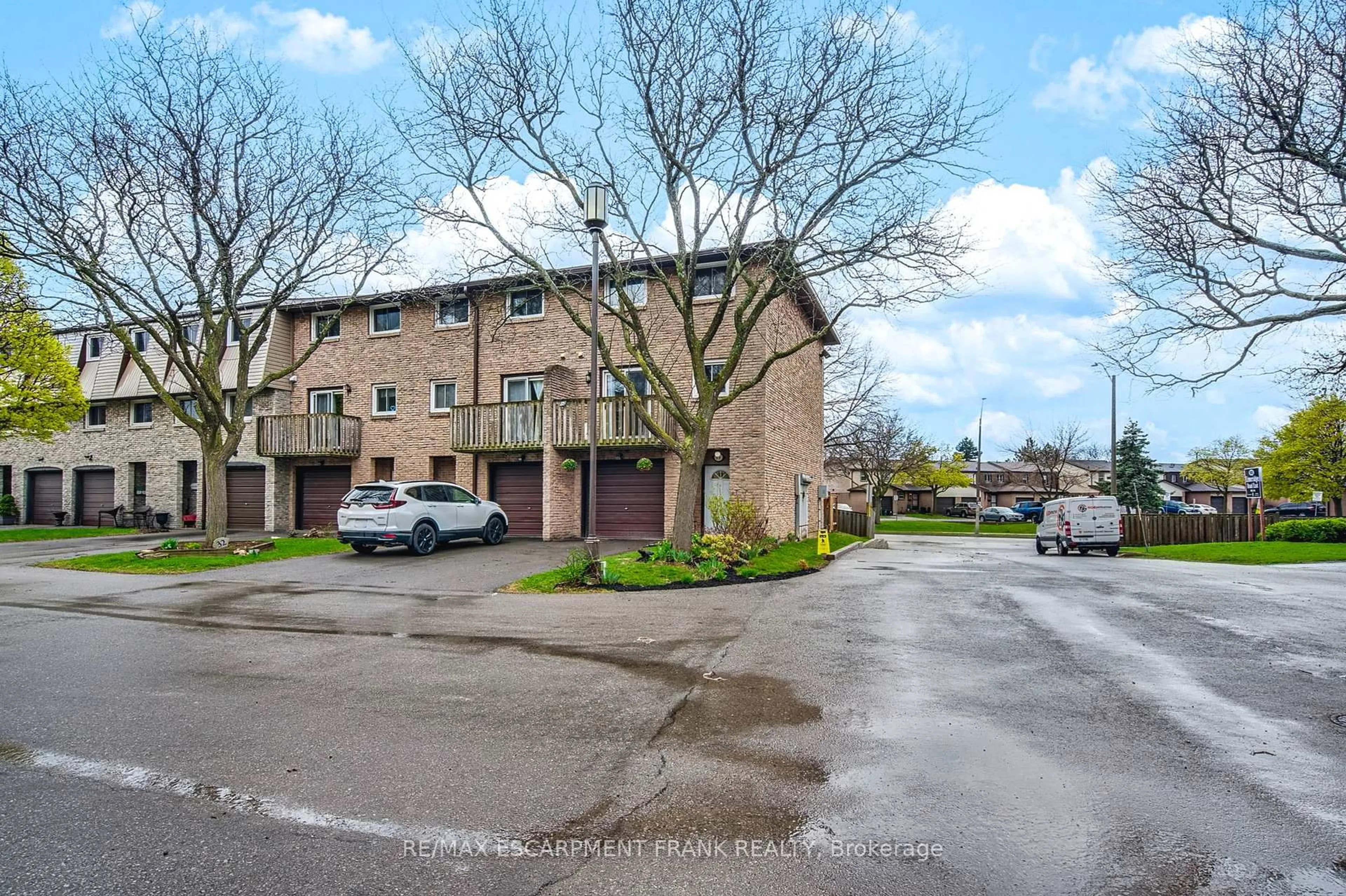 A pic from outside/outdoor area/front of a property/back of a property/a pic from drone, street for 985 Limeridge Rd #33, Hamilton Ontario L8W 1X9