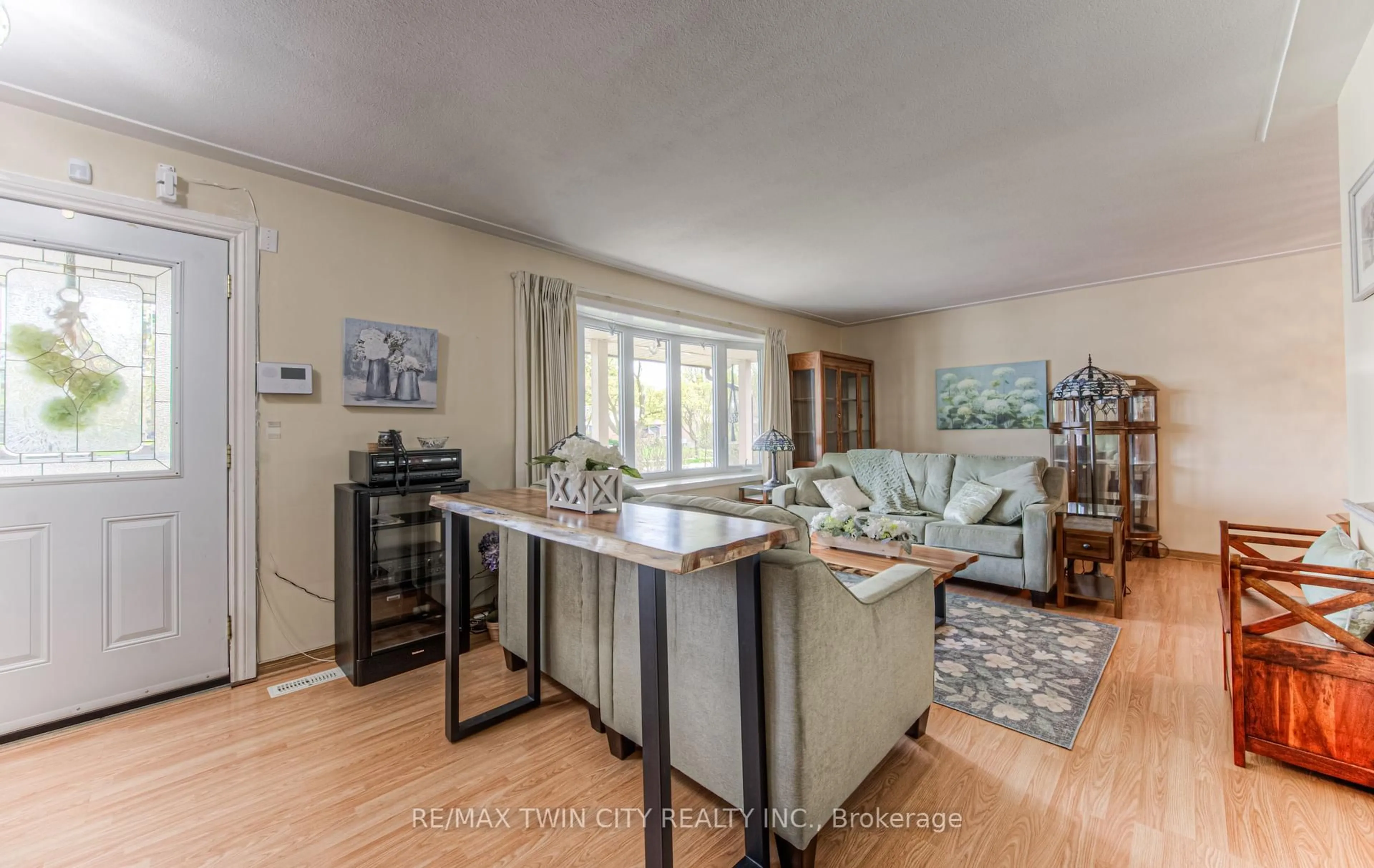 Open concept kitchen, unknown for 590 Manchester Rd, Kitchener Ontario N2B 1B3