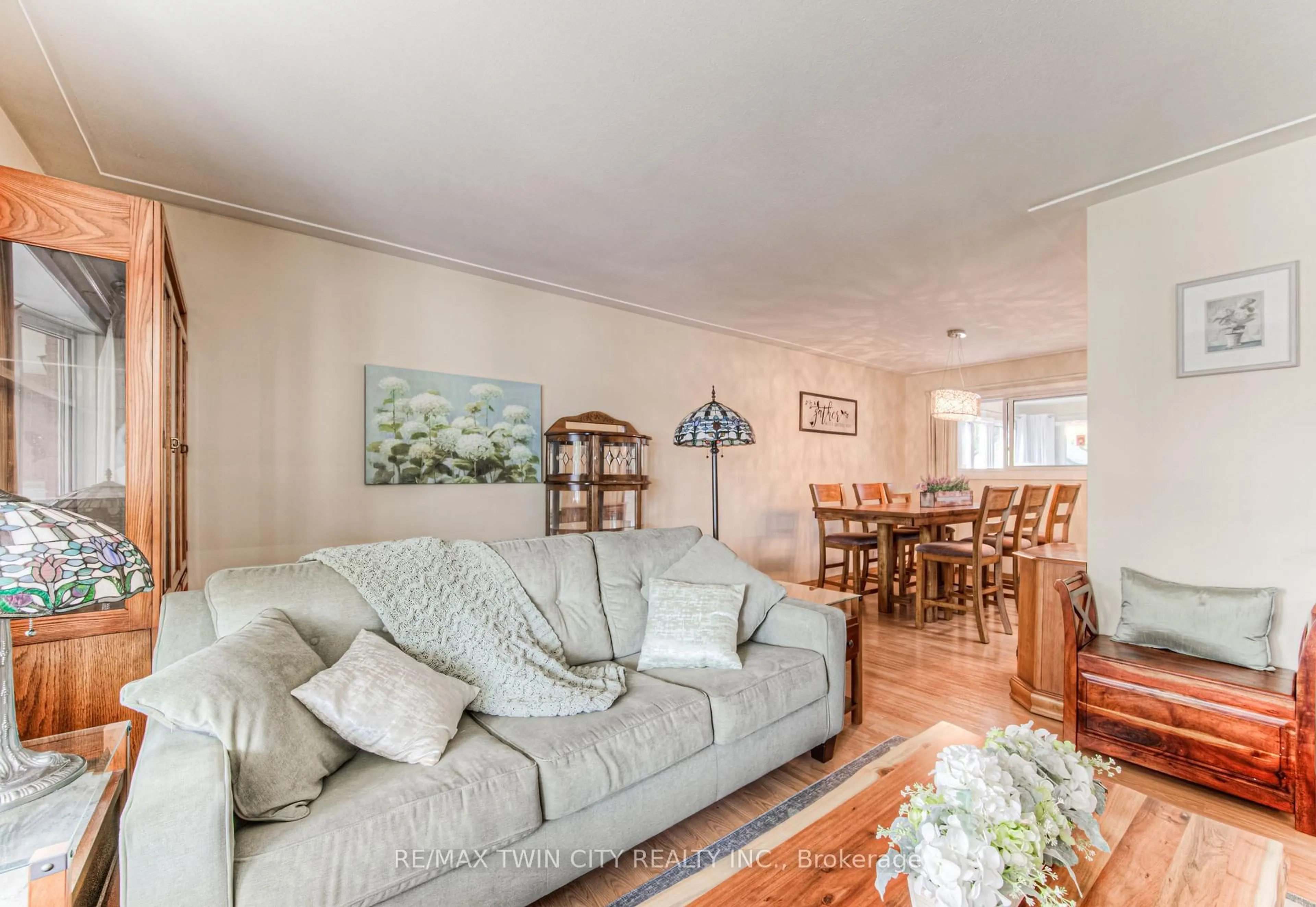 Living room with furniture, unknown for 590 Manchester Rd, Kitchener Ontario N2B 1B3