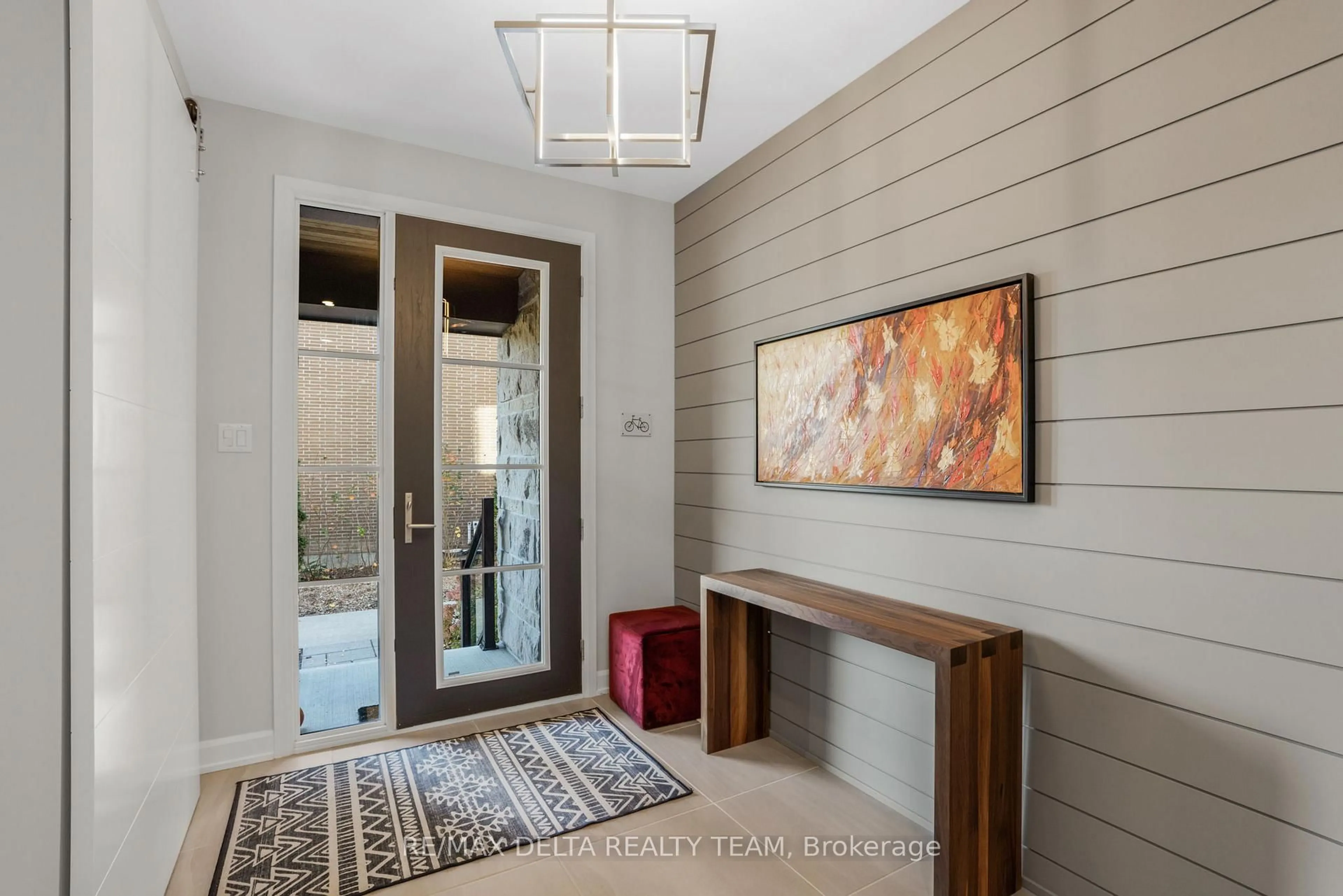 Indoor entryway for 304 Sanctuary Private, Ottawa Ontario K1S 5W1