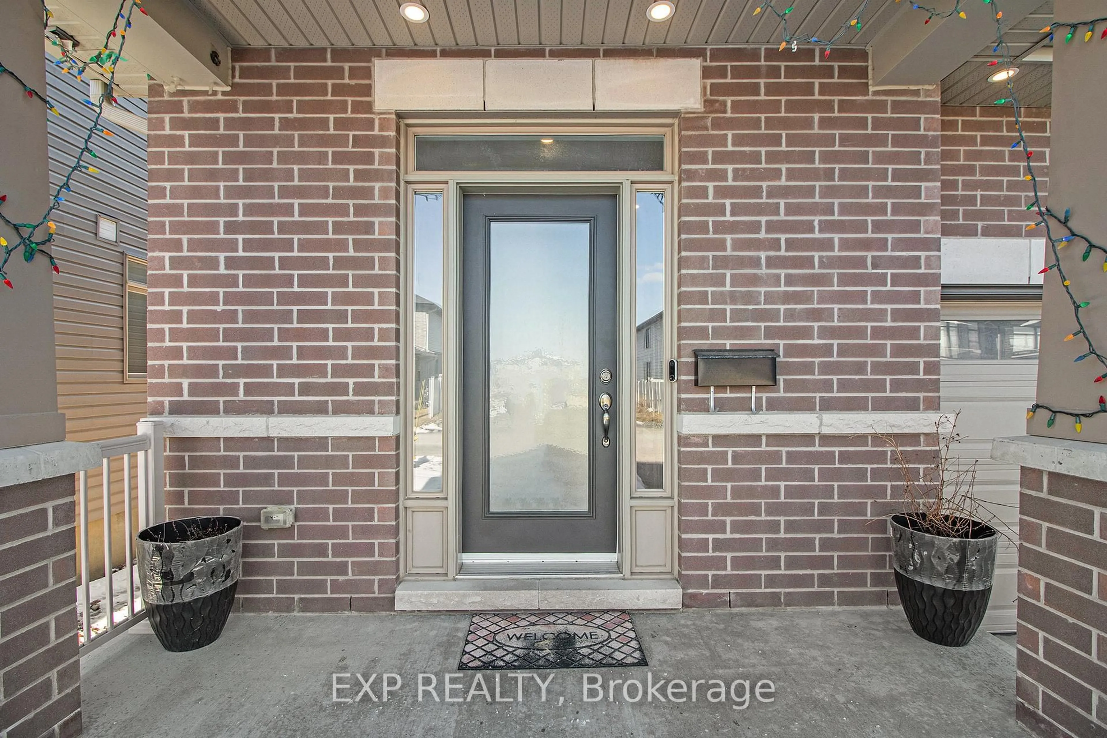 Indoor entryway for 908 Embankment St, Ottawa Ontario K2S 2P4