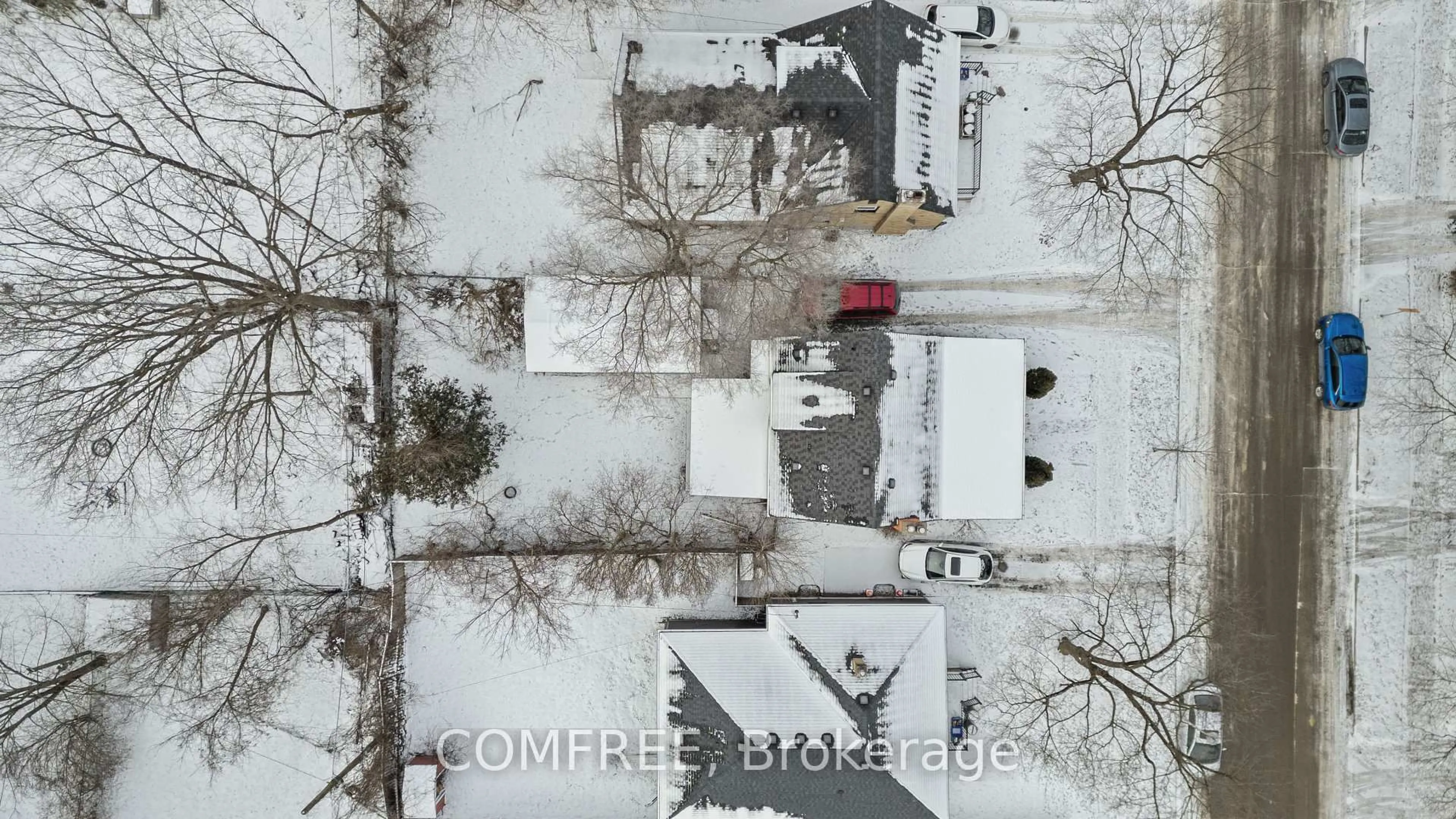 A pic from outside/outdoor area/front of a property/back of a property/a pic from drone, building for 190 Rathowen St, London North Ontario N6H 2G1