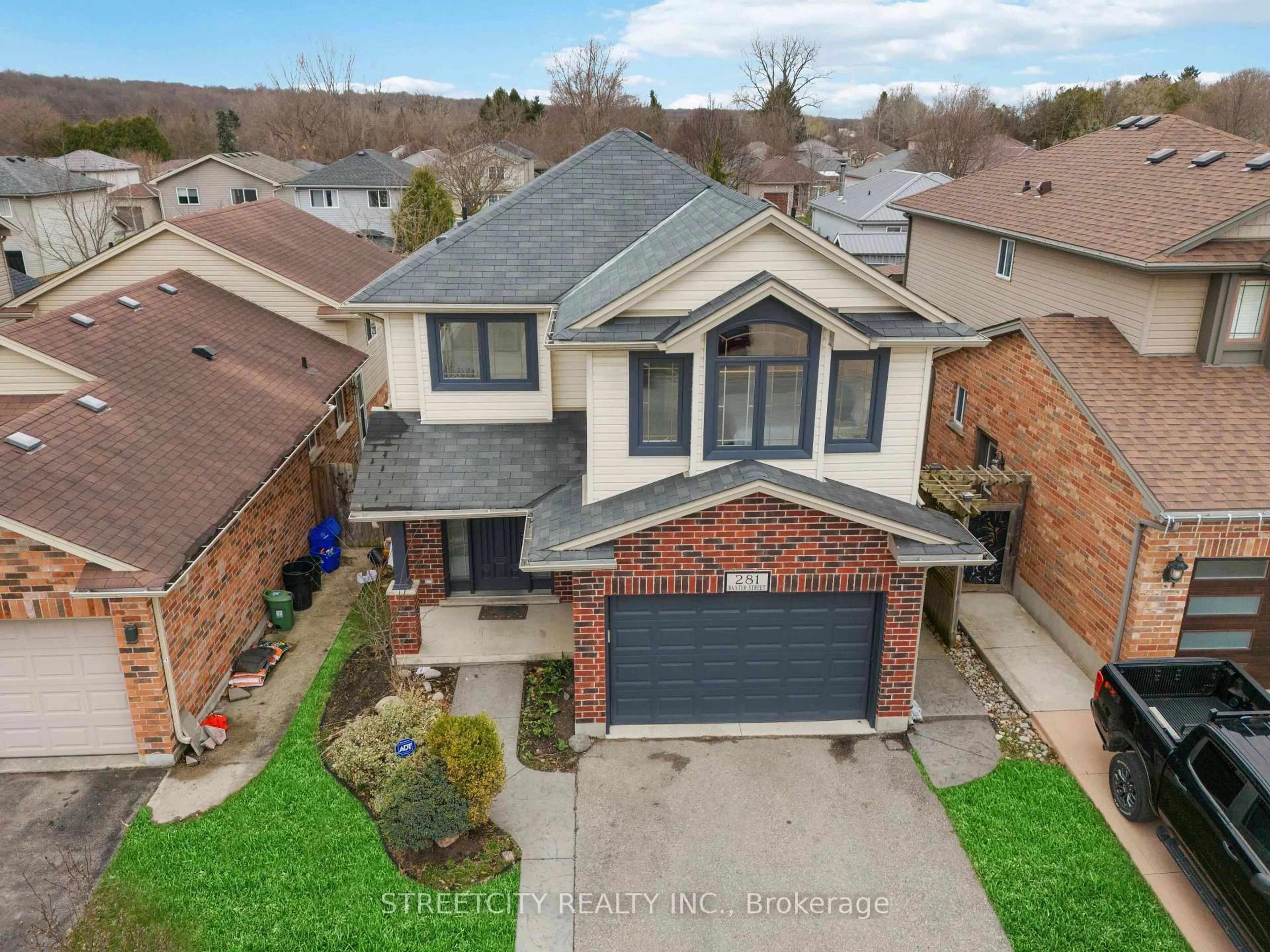 A pic from outside/outdoor area/front of a property/back of a property/a pic from drone, street for 281 Baxter St, London East Ontario N5W 6E4