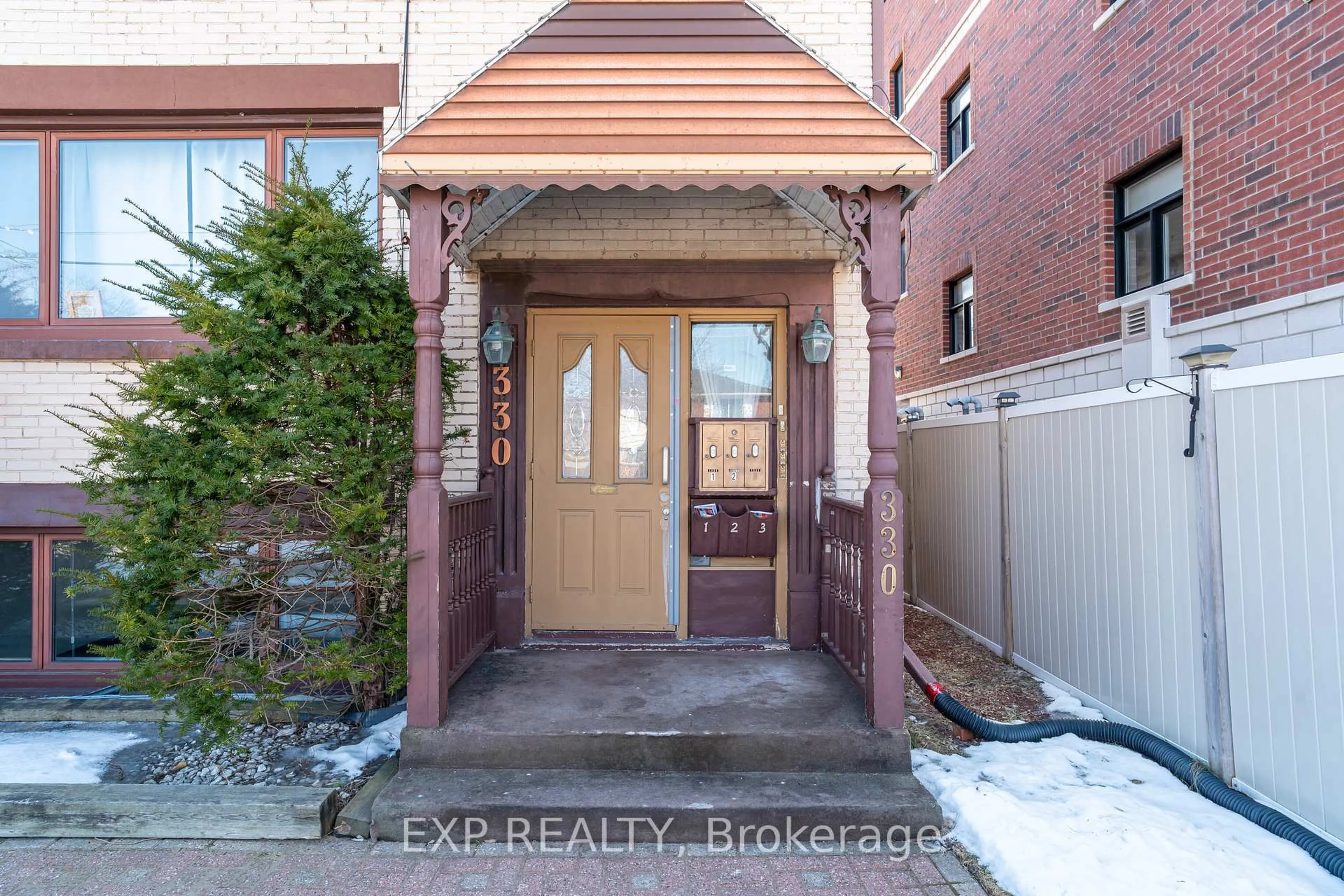 Indoor entryway for 330 Donald St, Ottawa Ontario K1K 1M5