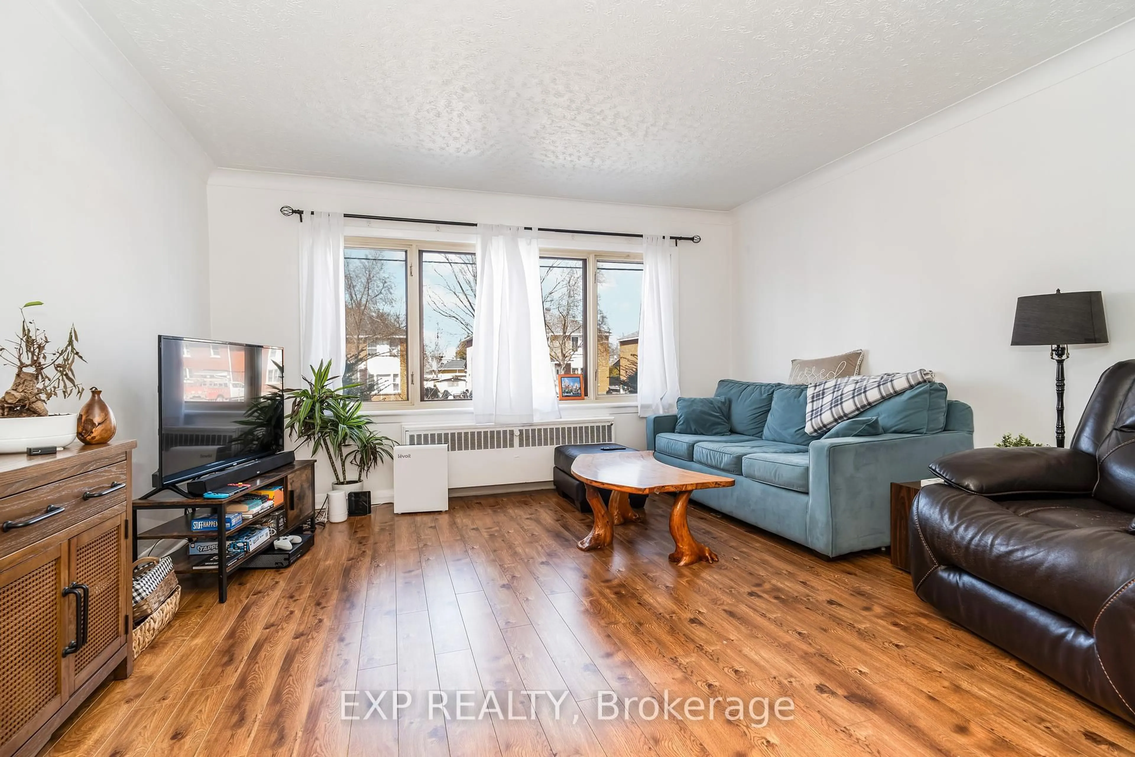 Living room with furniture, wood/laminate floor for 330 Donald St, Ottawa Ontario K1K 1M5