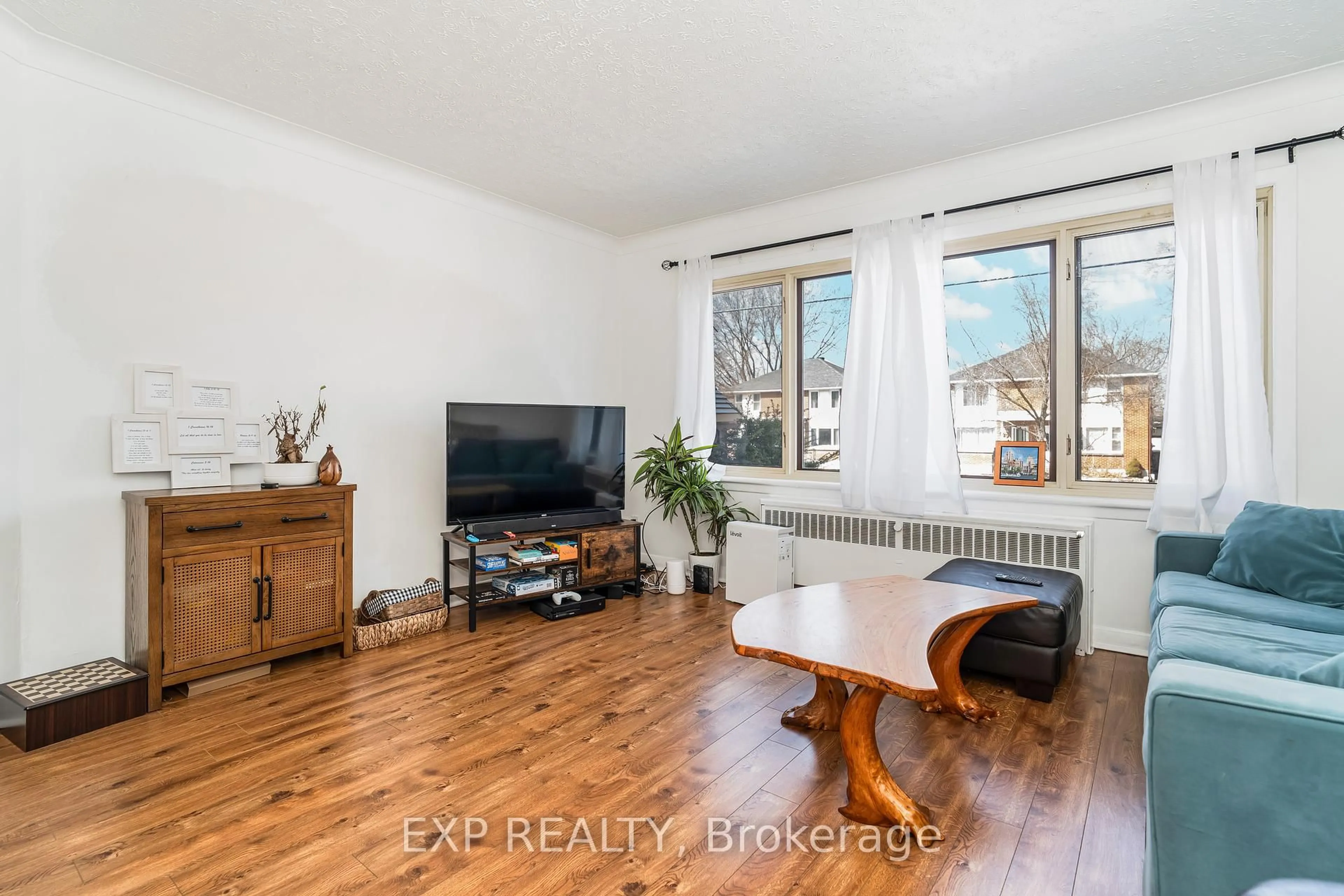 Living room with furniture, wood/laminate floor for 330 Donald St, Ottawa Ontario K1K 1M5