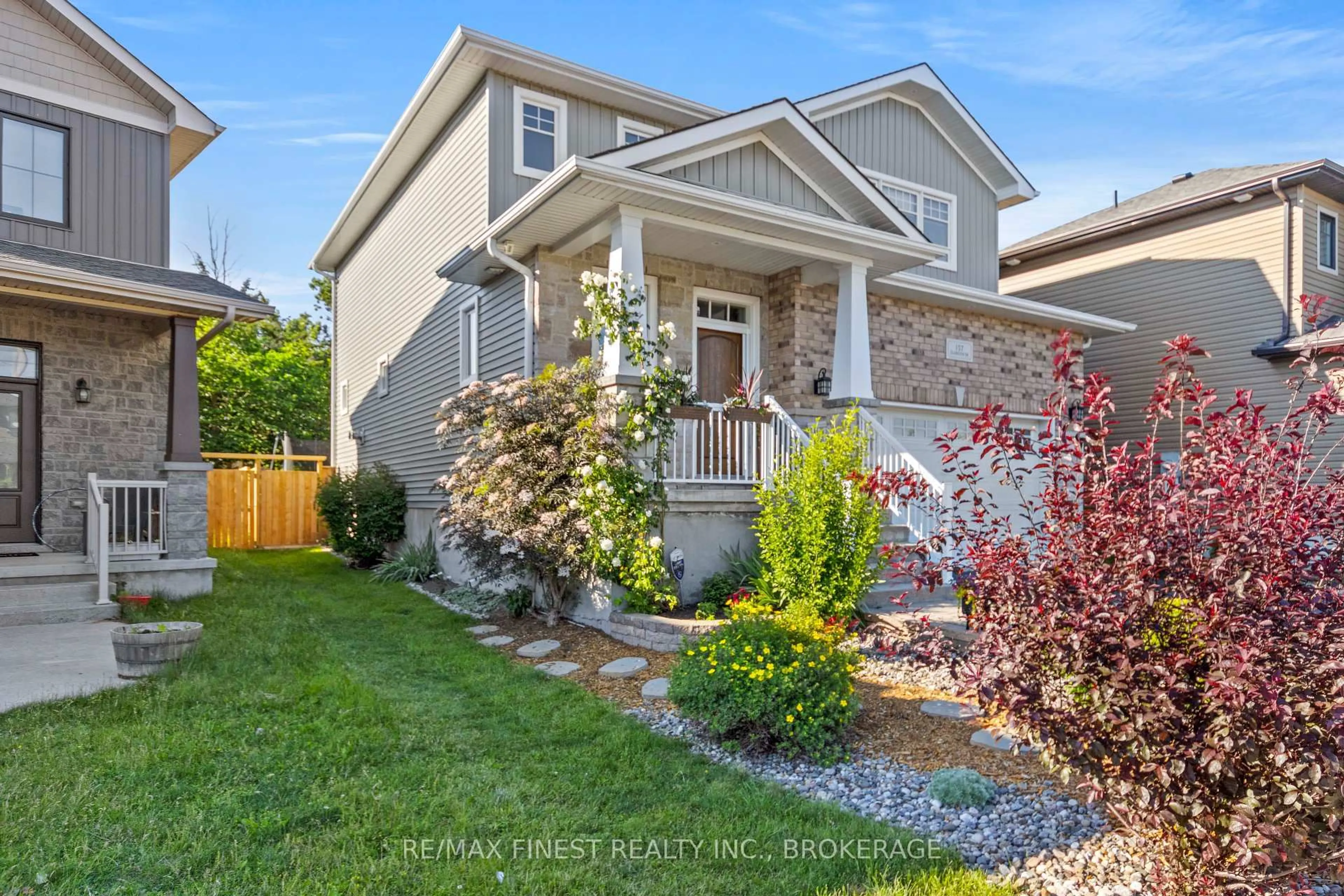Home with vinyl exterior material, street for 157 Islandview Dr, Amherstview Ontario K7N 0A5