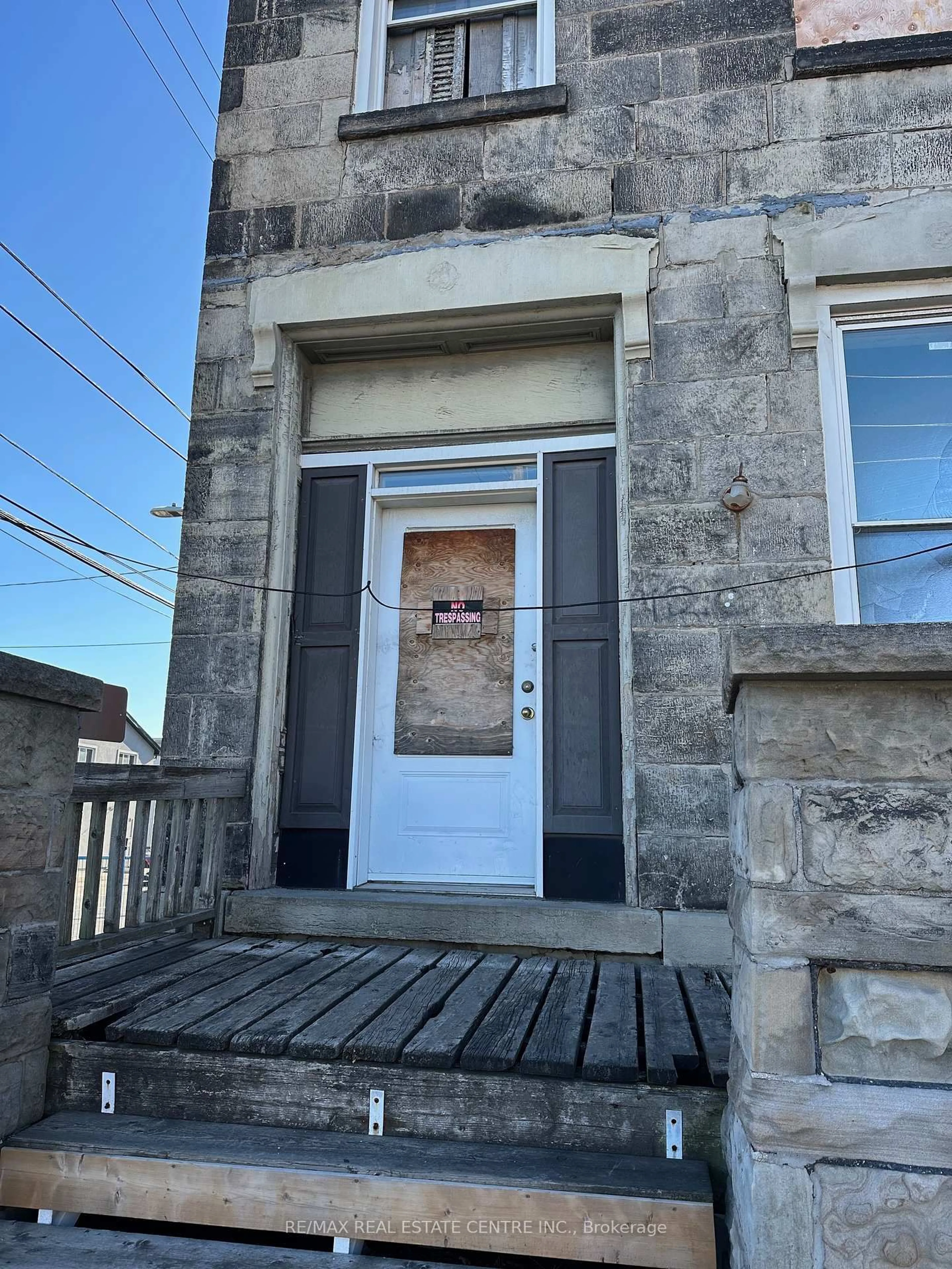 Unknown for 120 Park St, Hamilton Ontario L8R 2N1