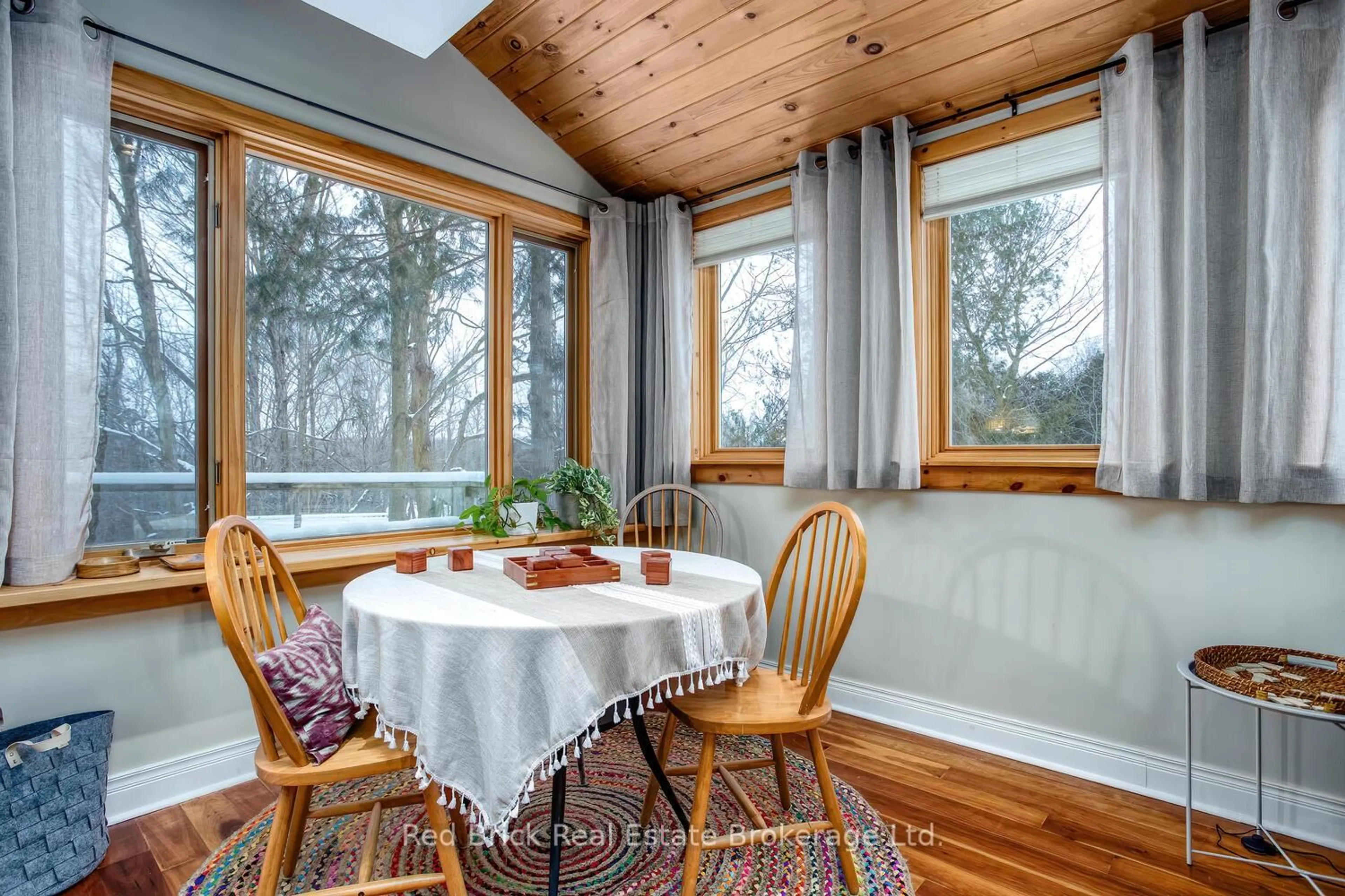Dining room, wood/laminate floor for 68 MCNAB St, Centre Wellington Ontario N0B 1S0