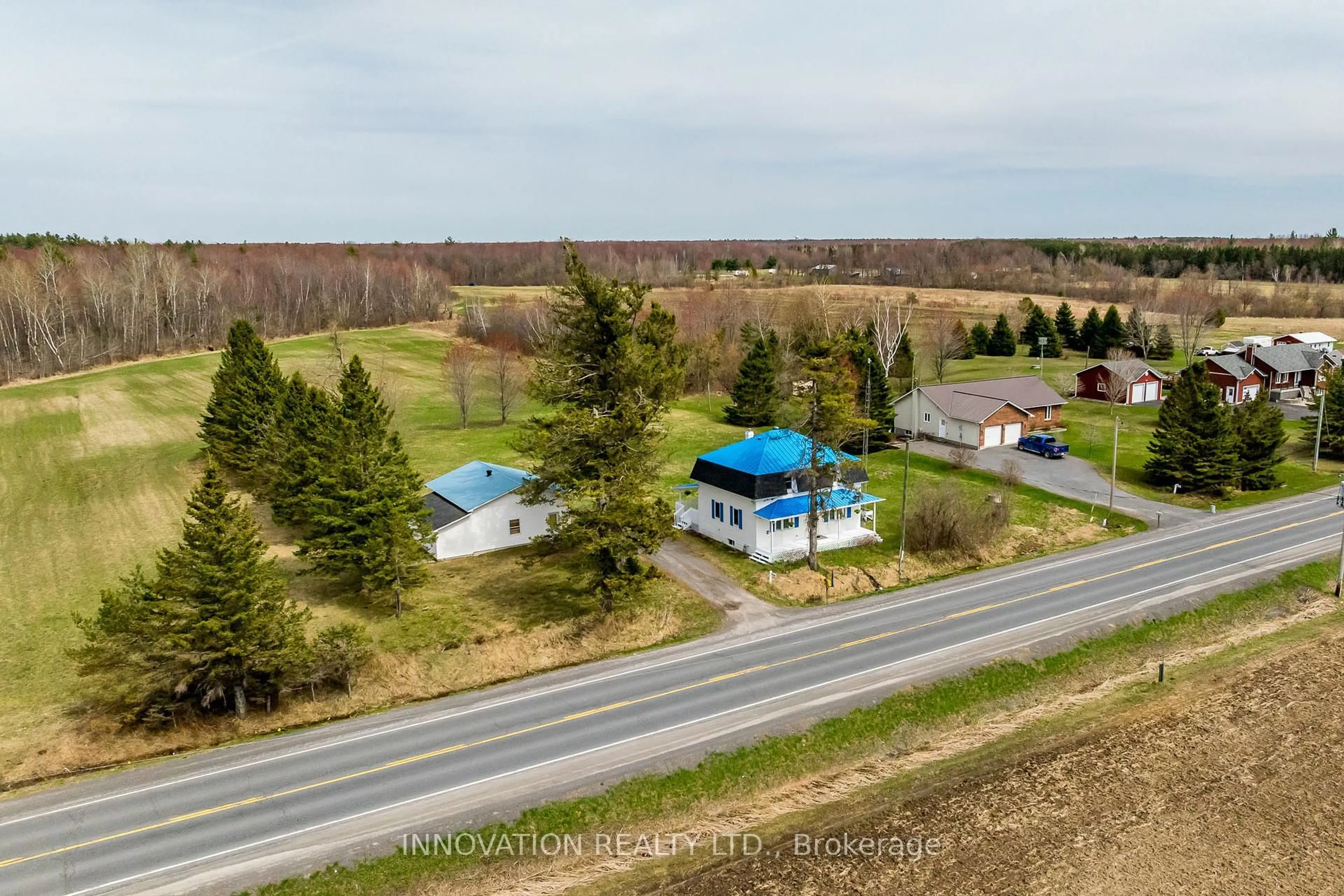 A pic from outside/outdoor area/front of a property/back of a property/a pic from drone, unknown for 1833 Joanisse Rd, Clarence-Rockland Ontario K0A 2A0