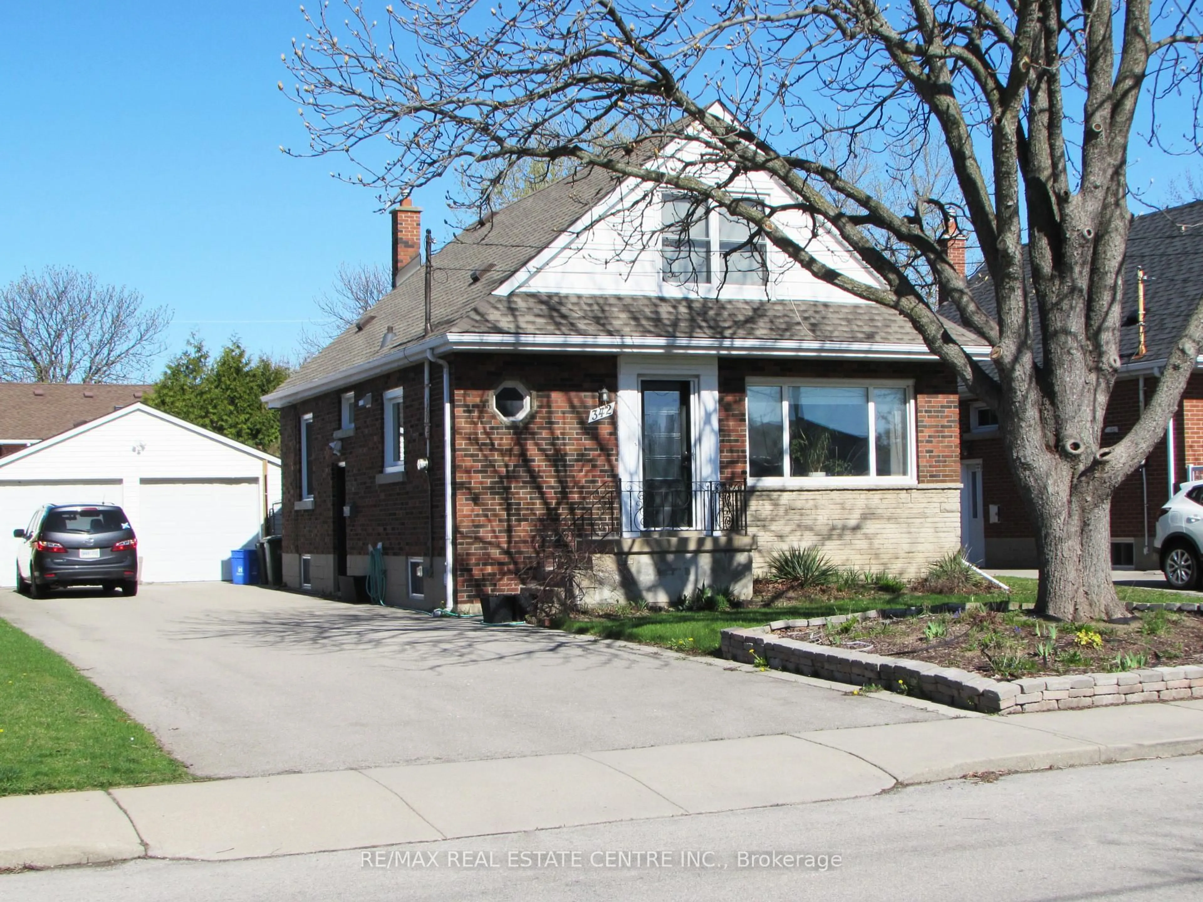 Home with brick exterior material, street for 342 East 17th St, Hamilton Ontario L9A 4M8