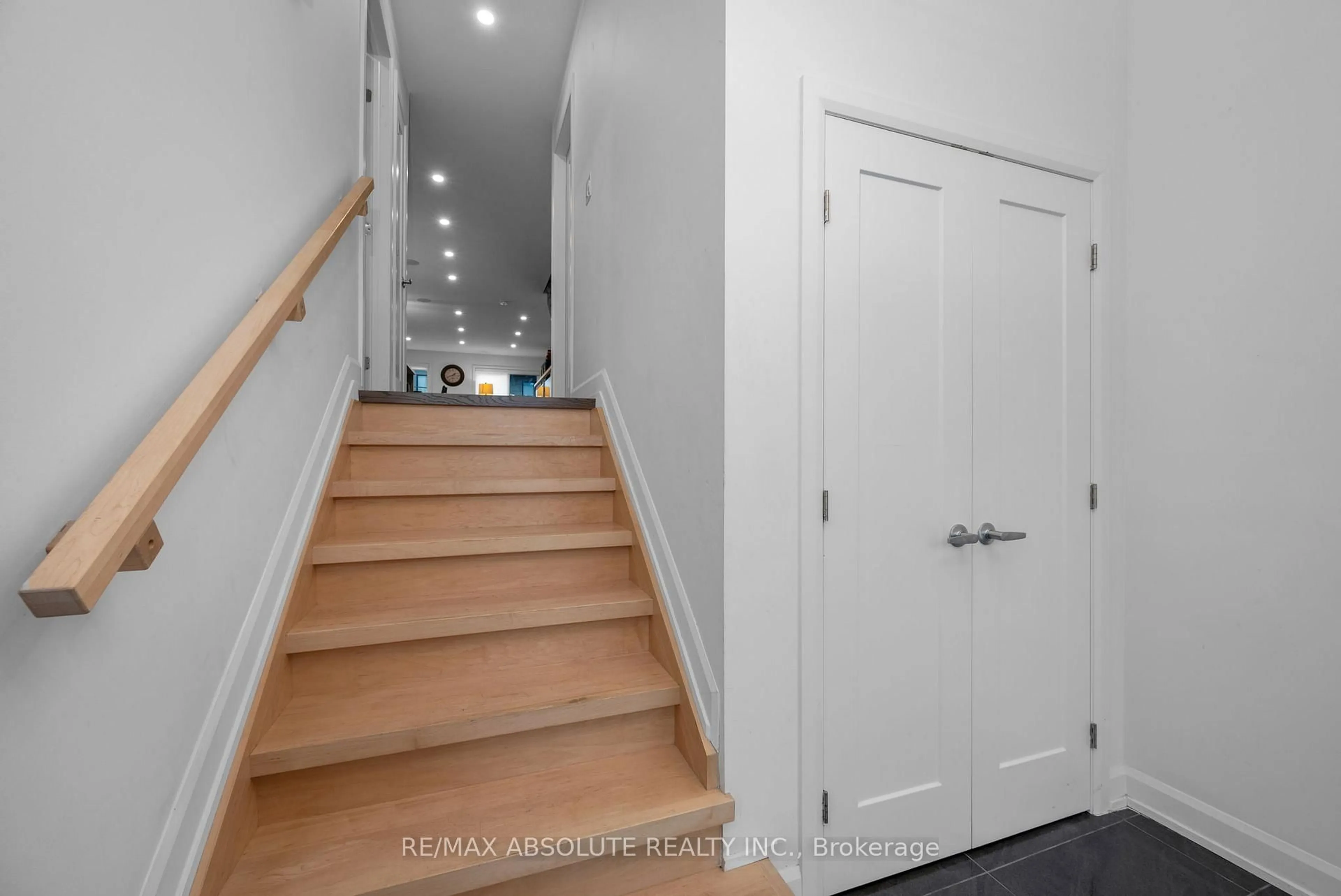Unknown for 216B Churchill Ave, Ottawa Ontario K1Z 5B2