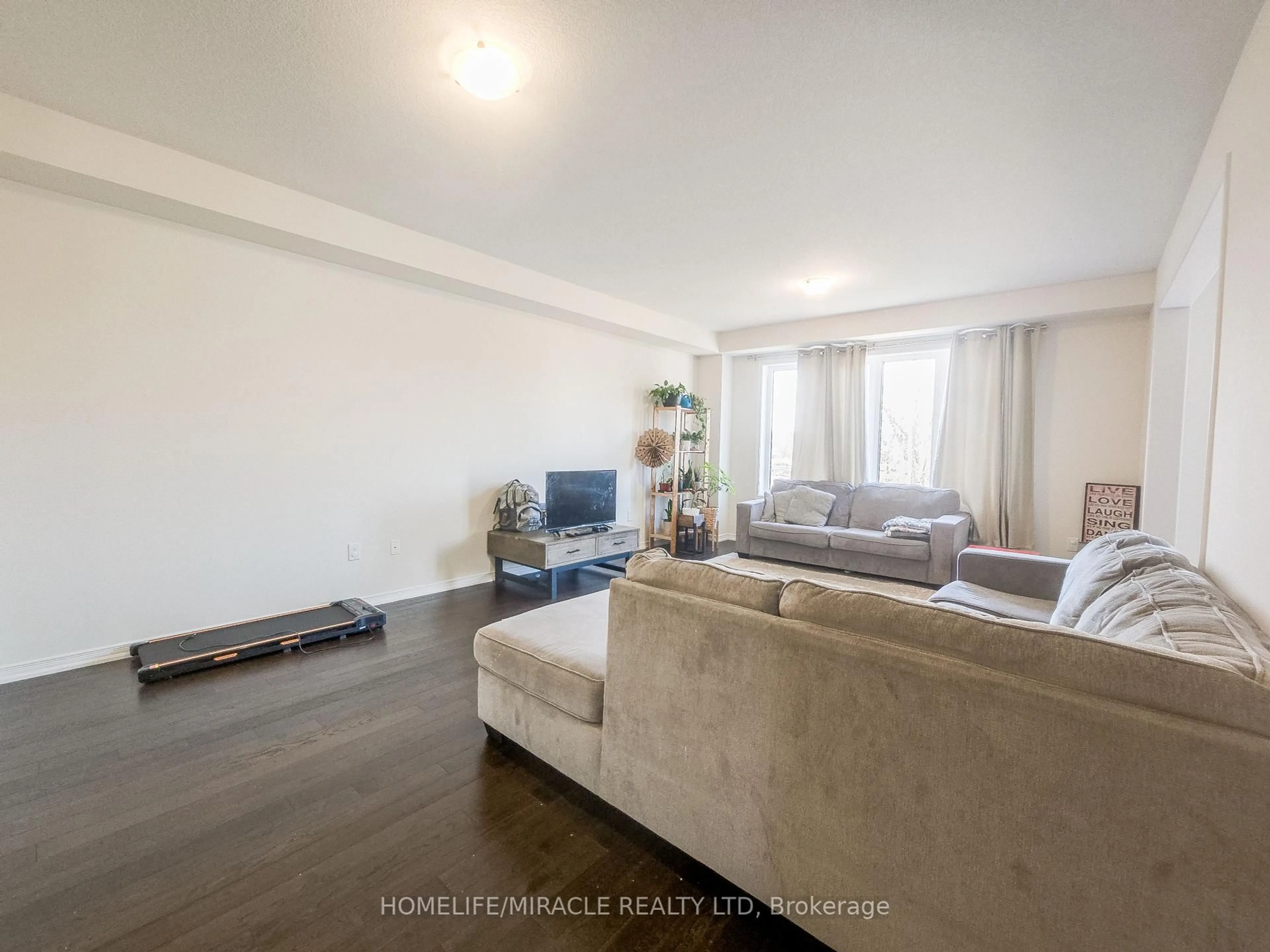 Living room with furniture, unknown for 48 Esther Cres, Thorold Ontario L3B 2W9