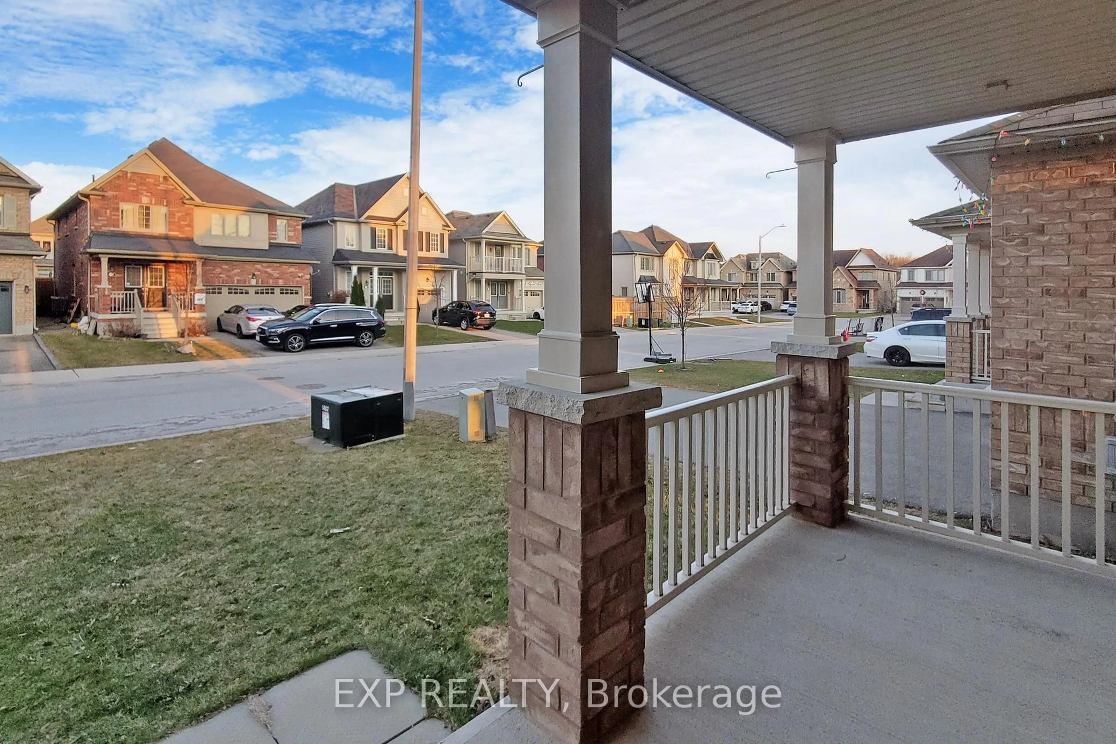 A pic from outside/outdoor area/front of a property/back of a property/a pic from drone, street for 7721 Sassafras Tr, Niagara Falls Ontario L2H 0N5