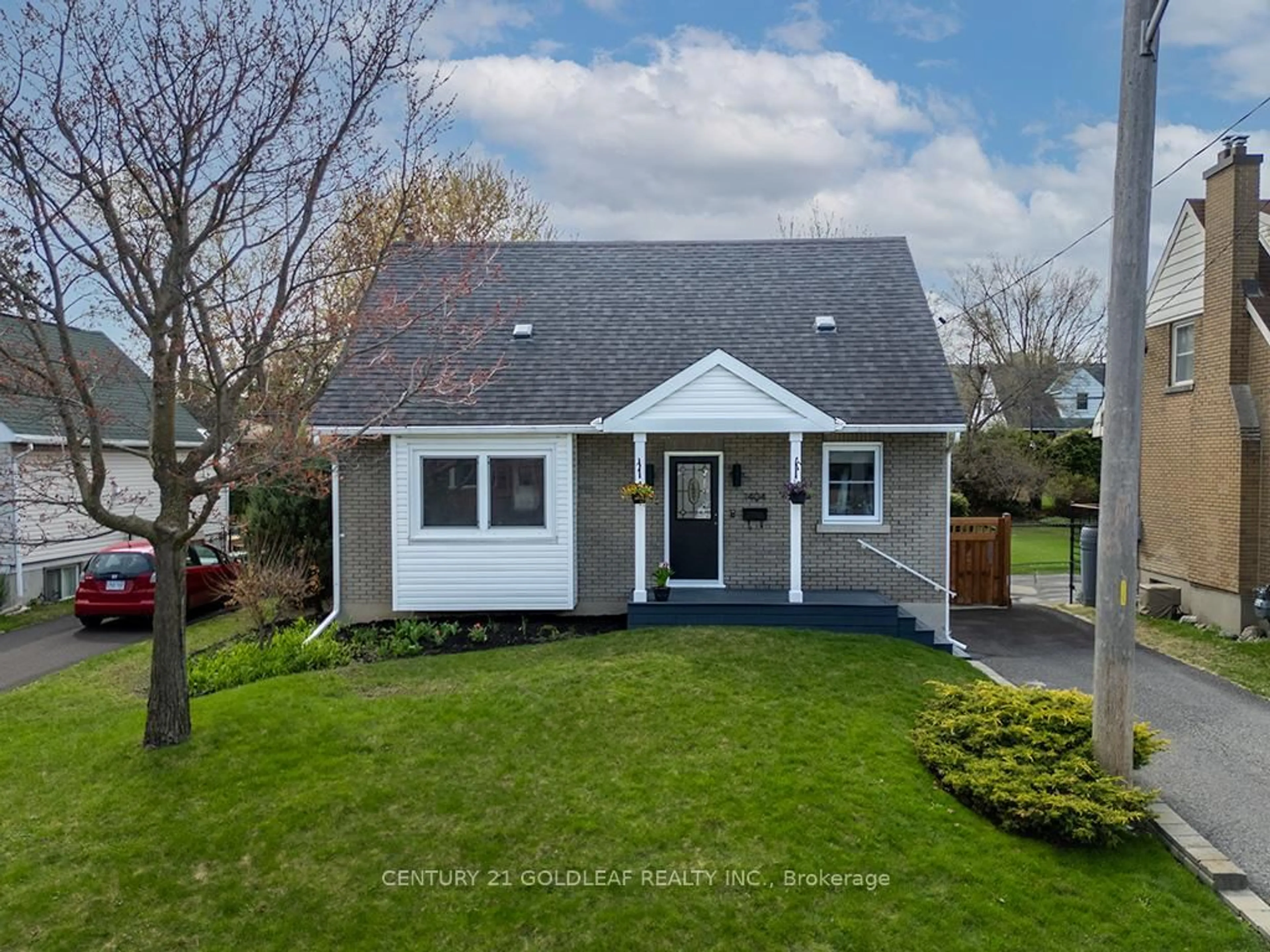 A pic from outside/outdoor area/front of a property/back of a property/a pic from drone, street for 1404 Larose Ave, Ottawa Ontario K1Z 7X7