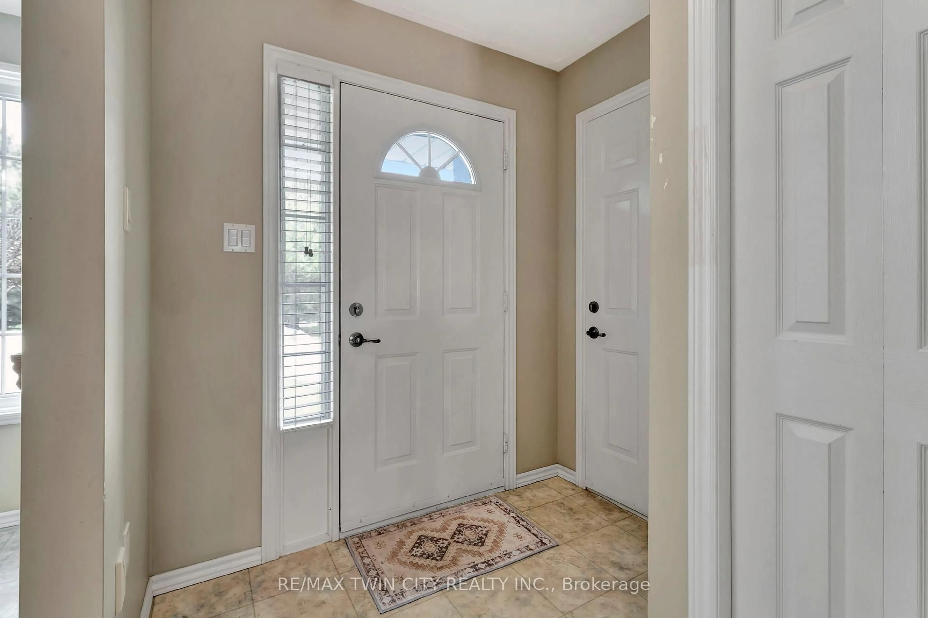 Indoor entryway for 53 Herons Landing #27, Woodstock Ontario N4T 1V2