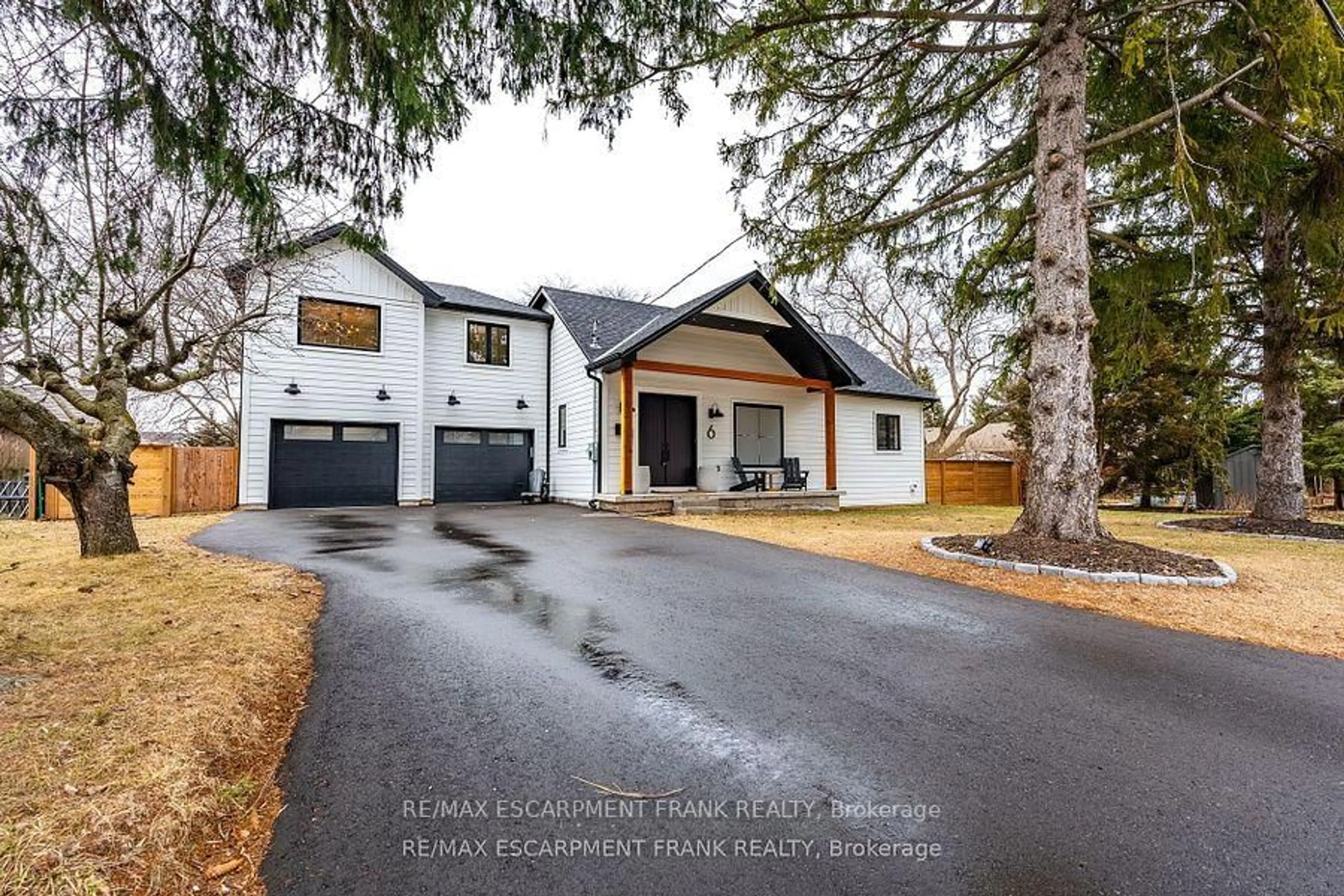 Unknown for 6 Tunbridge Cres, Grimsby Ontario L3M 2V9