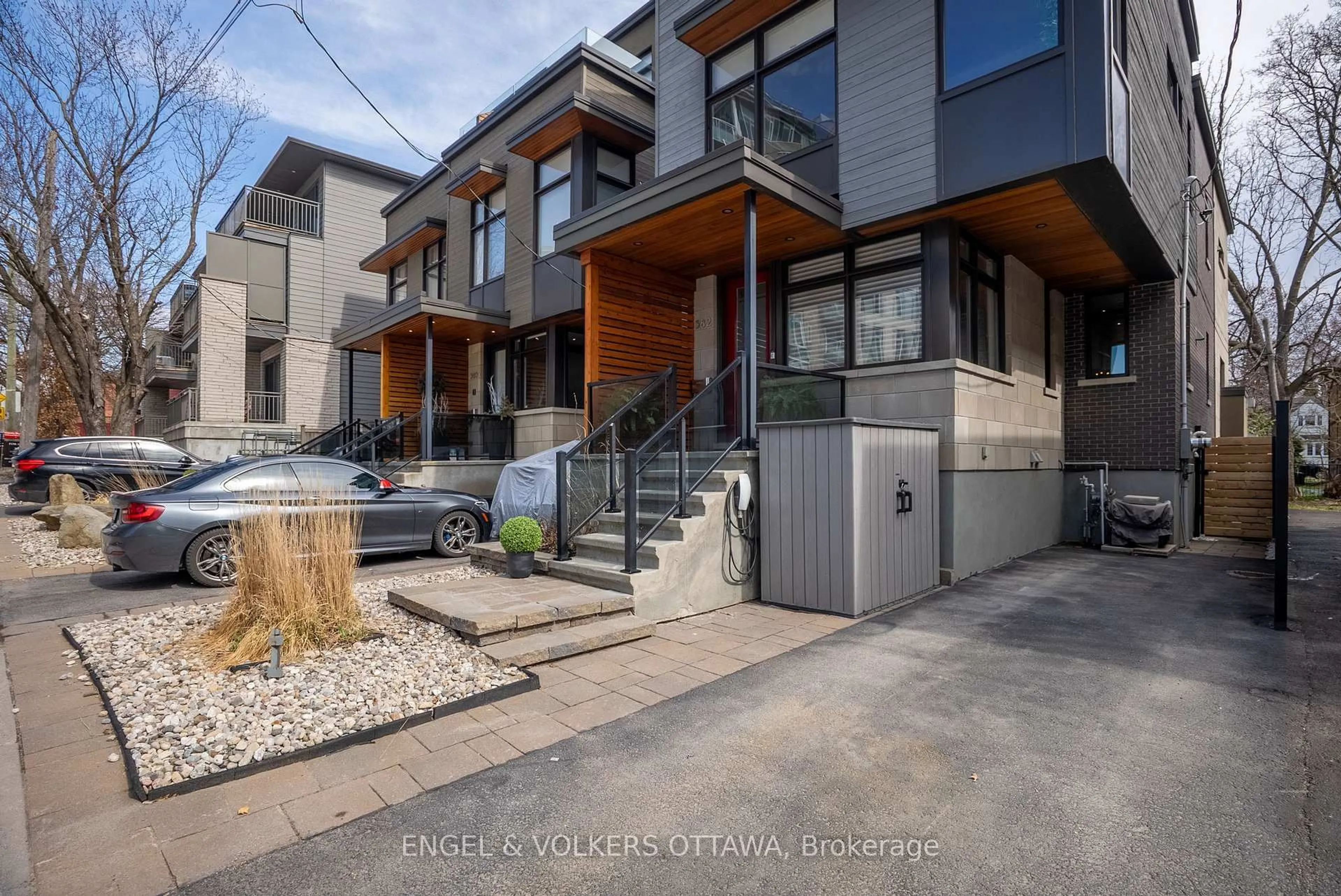 Unknown for 582 Byron Ave, Ottawa Ontario K2A 0E4