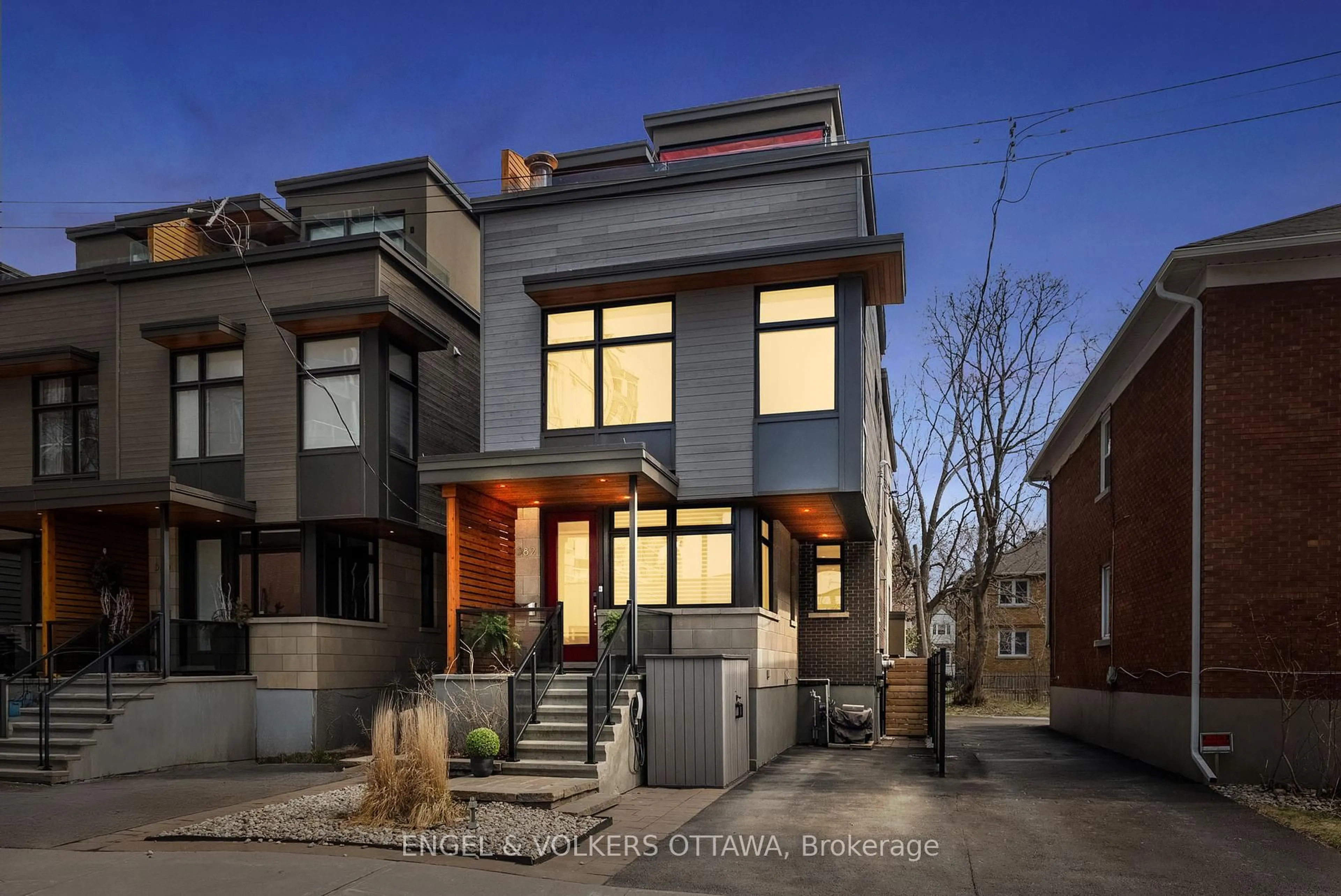 Home with brick exterior material, street for 582 Byron Ave, Ottawa Ontario K2A 0E4