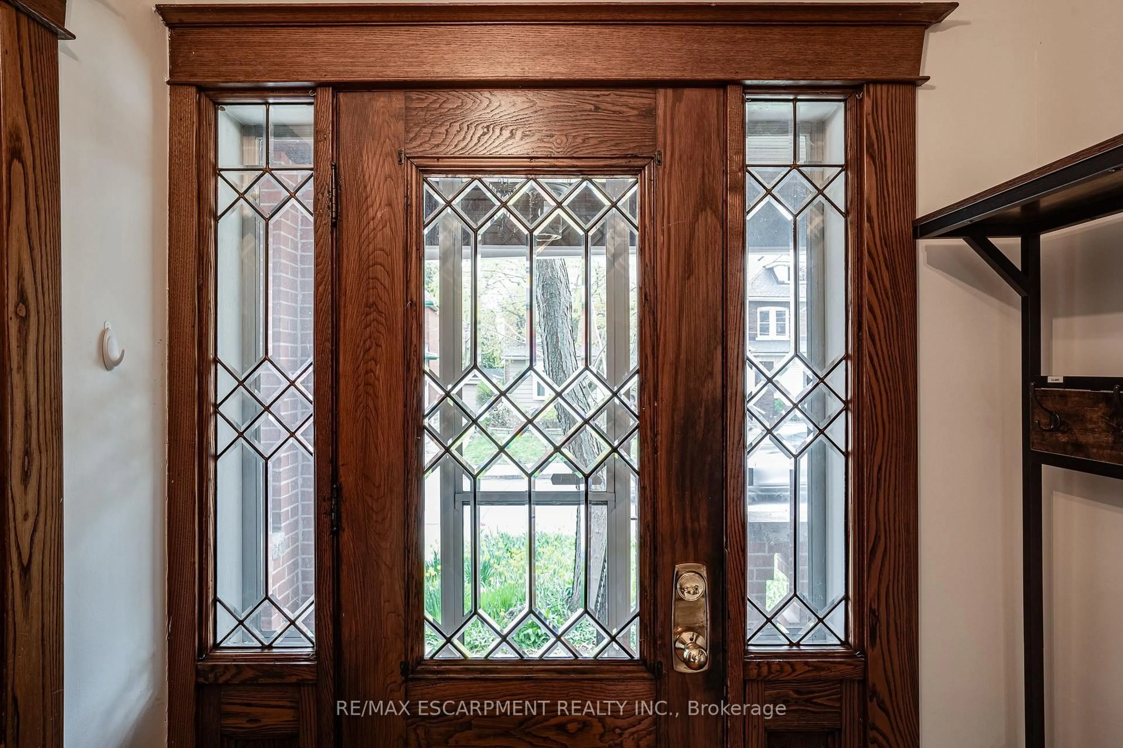 Indoor entryway for 64 South Oval St, Hamilton Ontario L8S 1P8