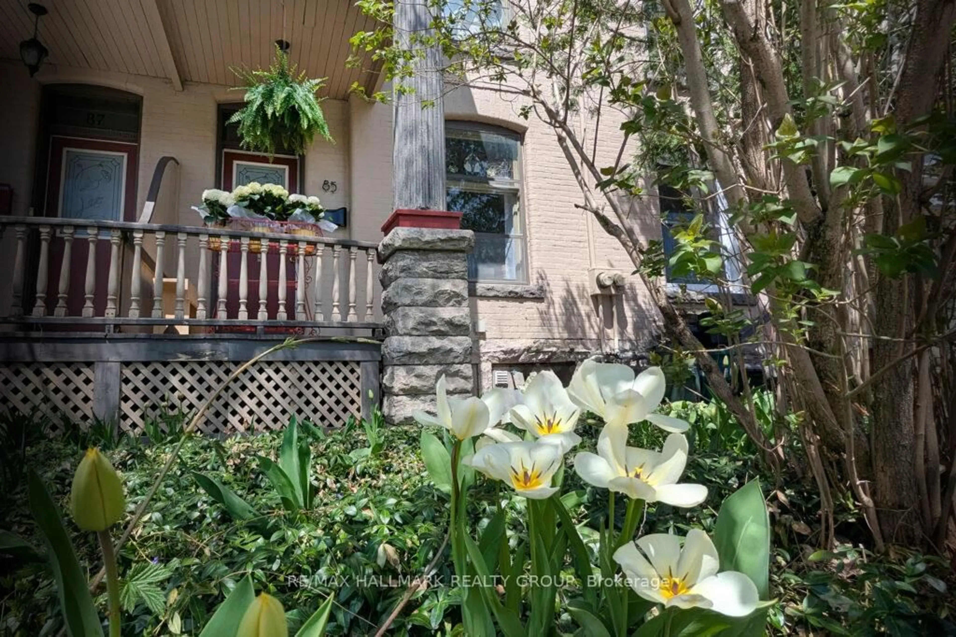 Patio, street for 85 Elm St, Ottawa Ontario K1R 6N2