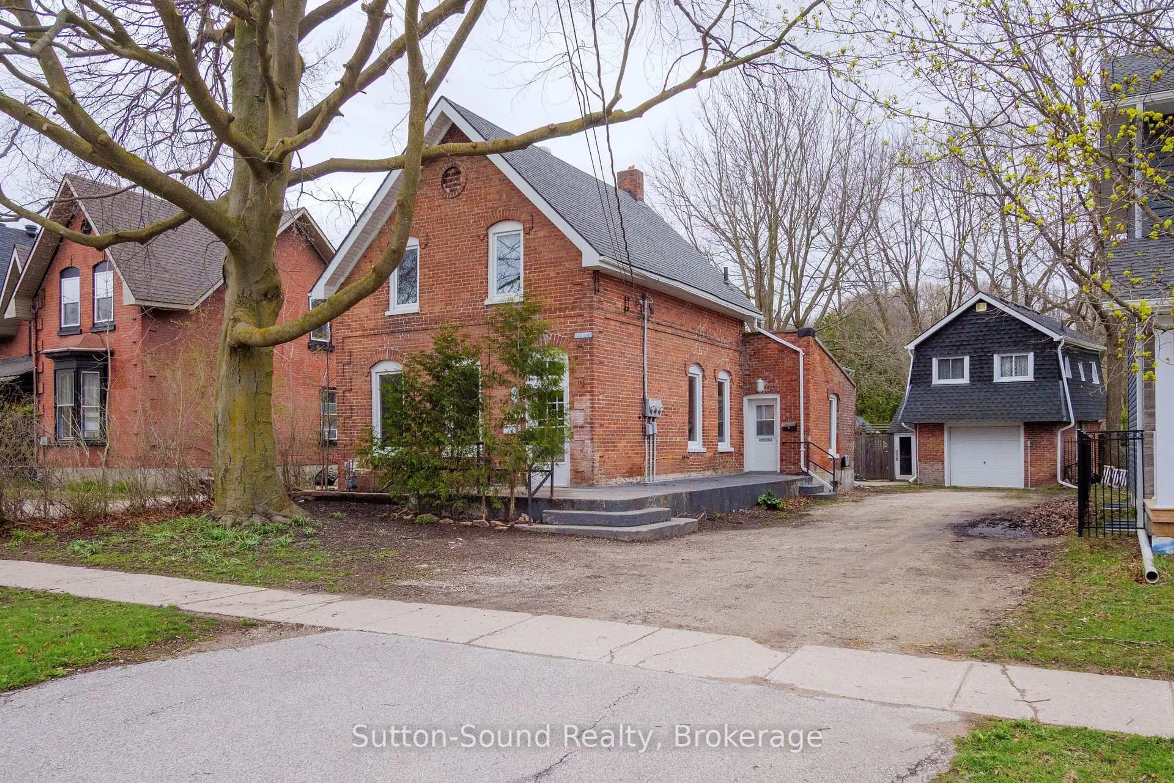 Home with brick exterior material, street for 517 3rd Ave, Owen Sound Ontario N4K 2J9
