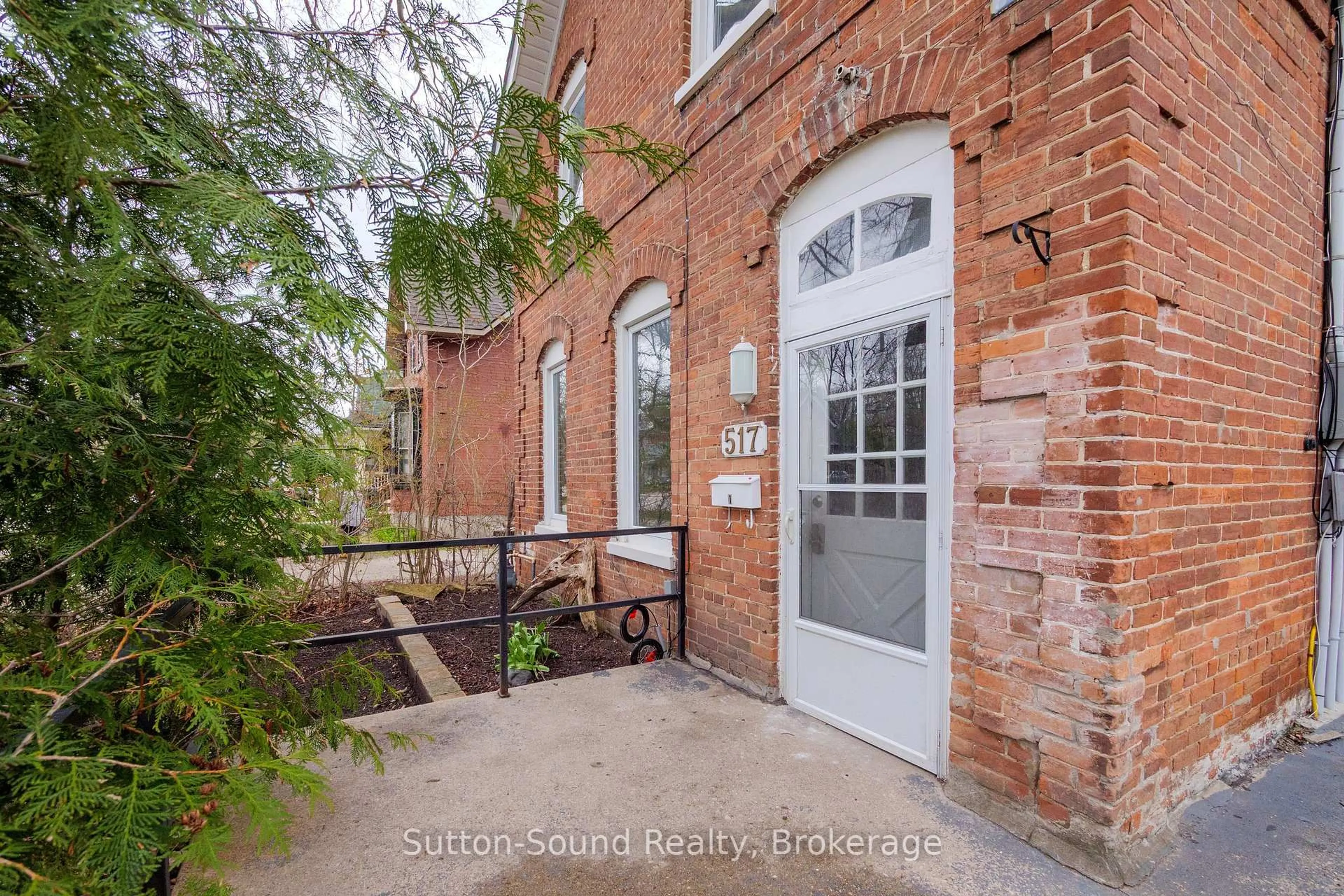Unknown for 517 3rd Ave, Owen Sound Ontario N4K 2J9