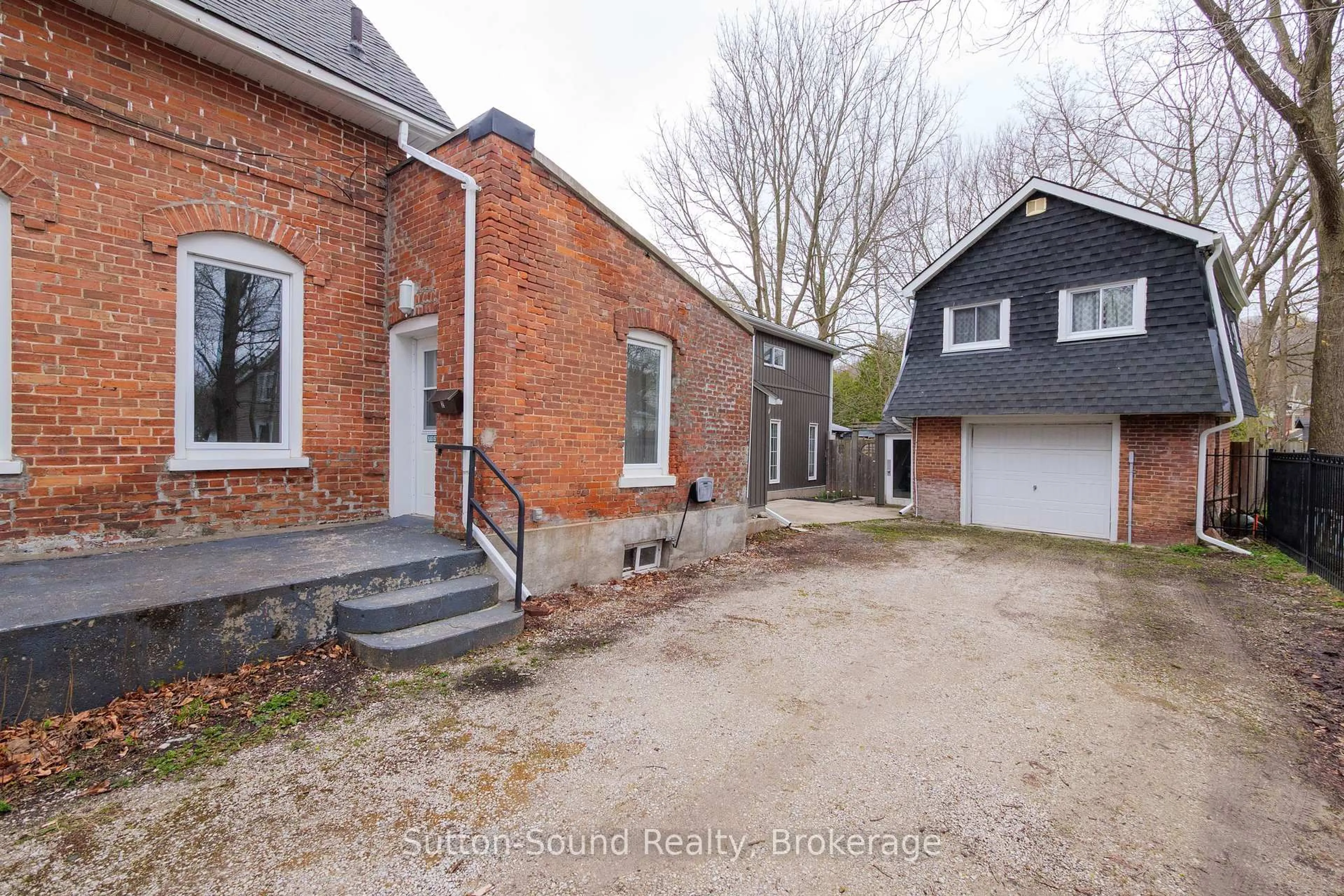 Home with brick exterior material, street for 517 3rd Ave, Owen Sound Ontario N4K 2J9