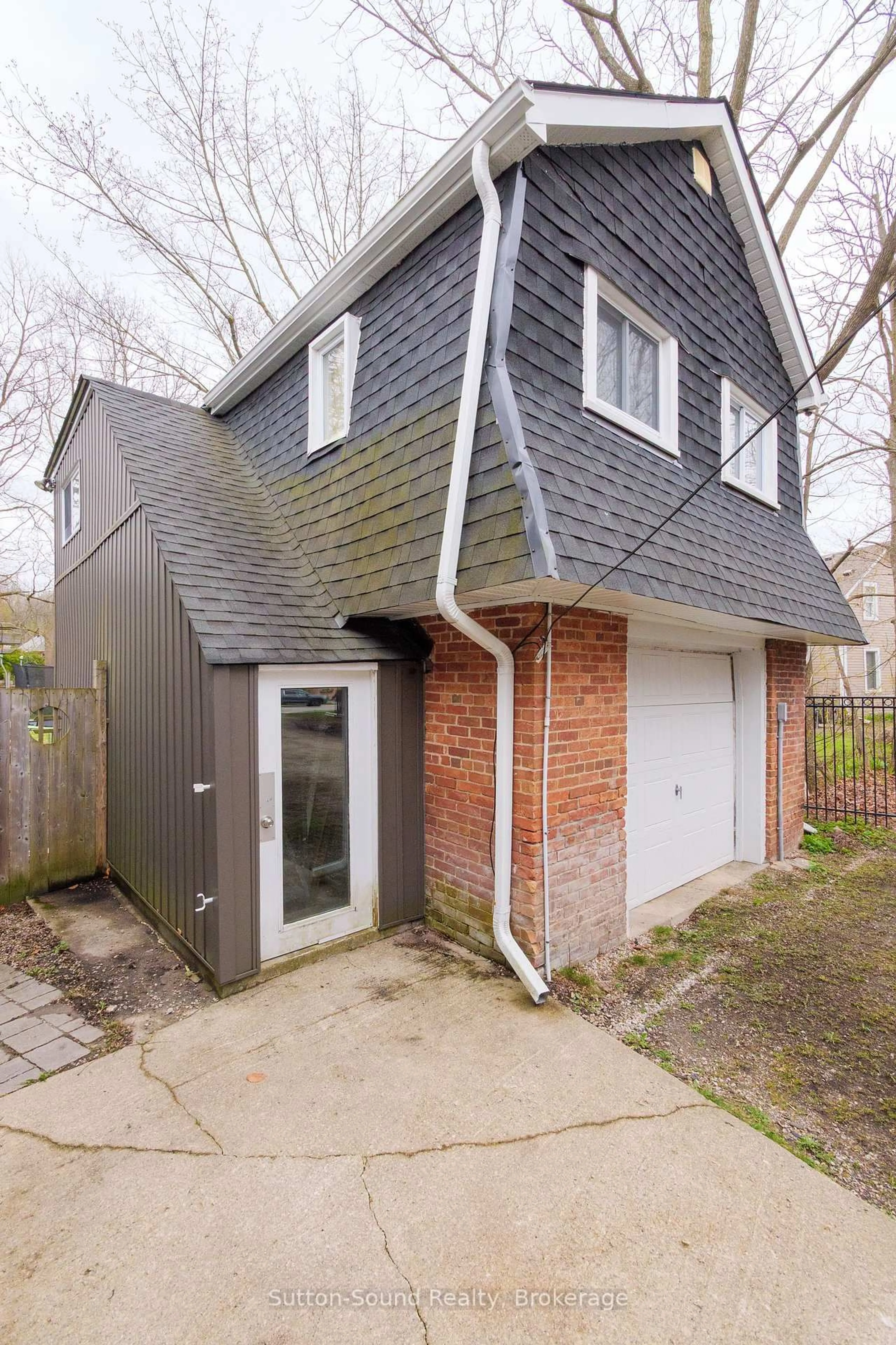 Home with brick exterior material, street for 517 3rd Ave, Owen Sound Ontario N4K 2J9
