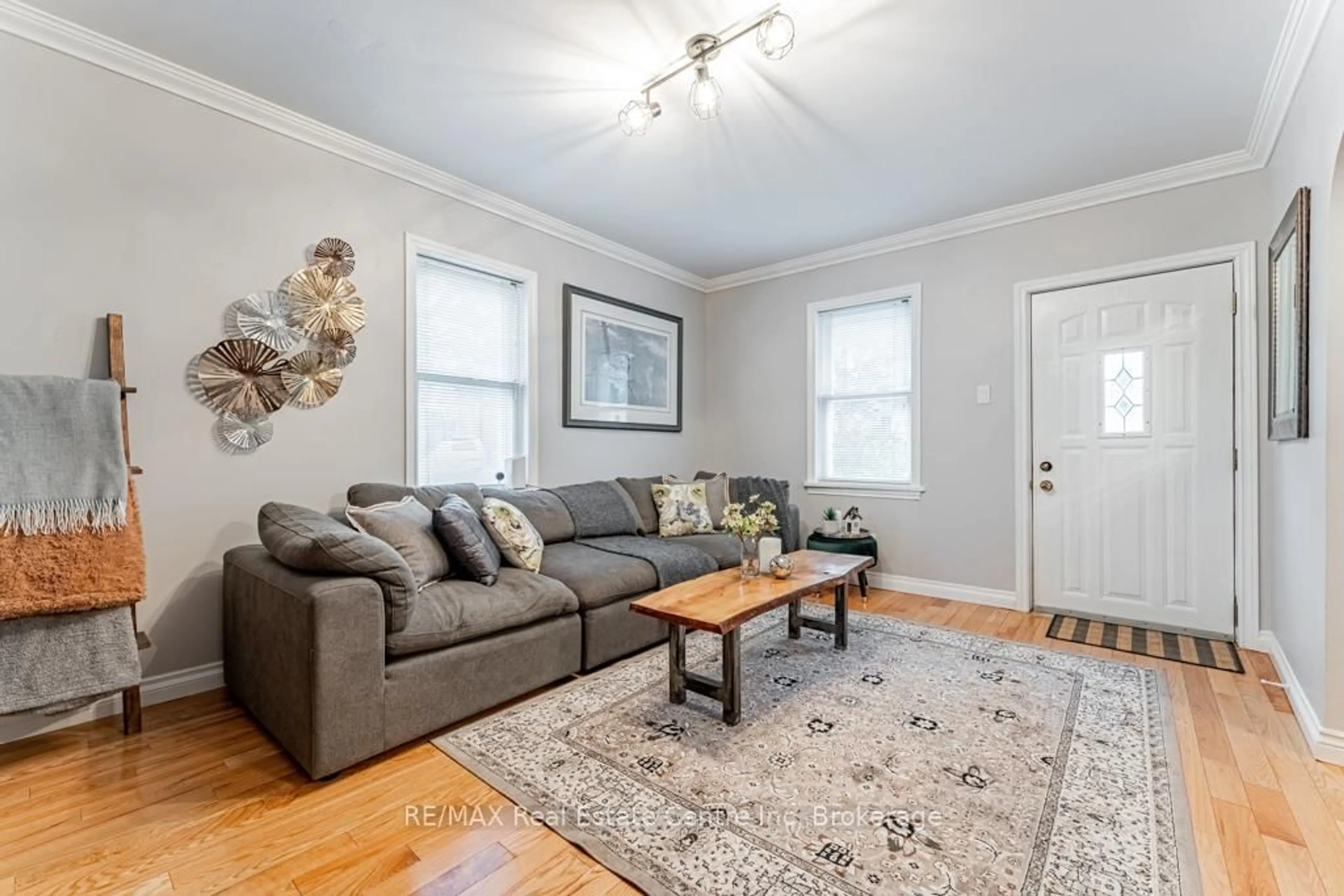 Living room with furniture, unknown for 14 Riverside Dr, Woolwich Ontario N3B 1R1