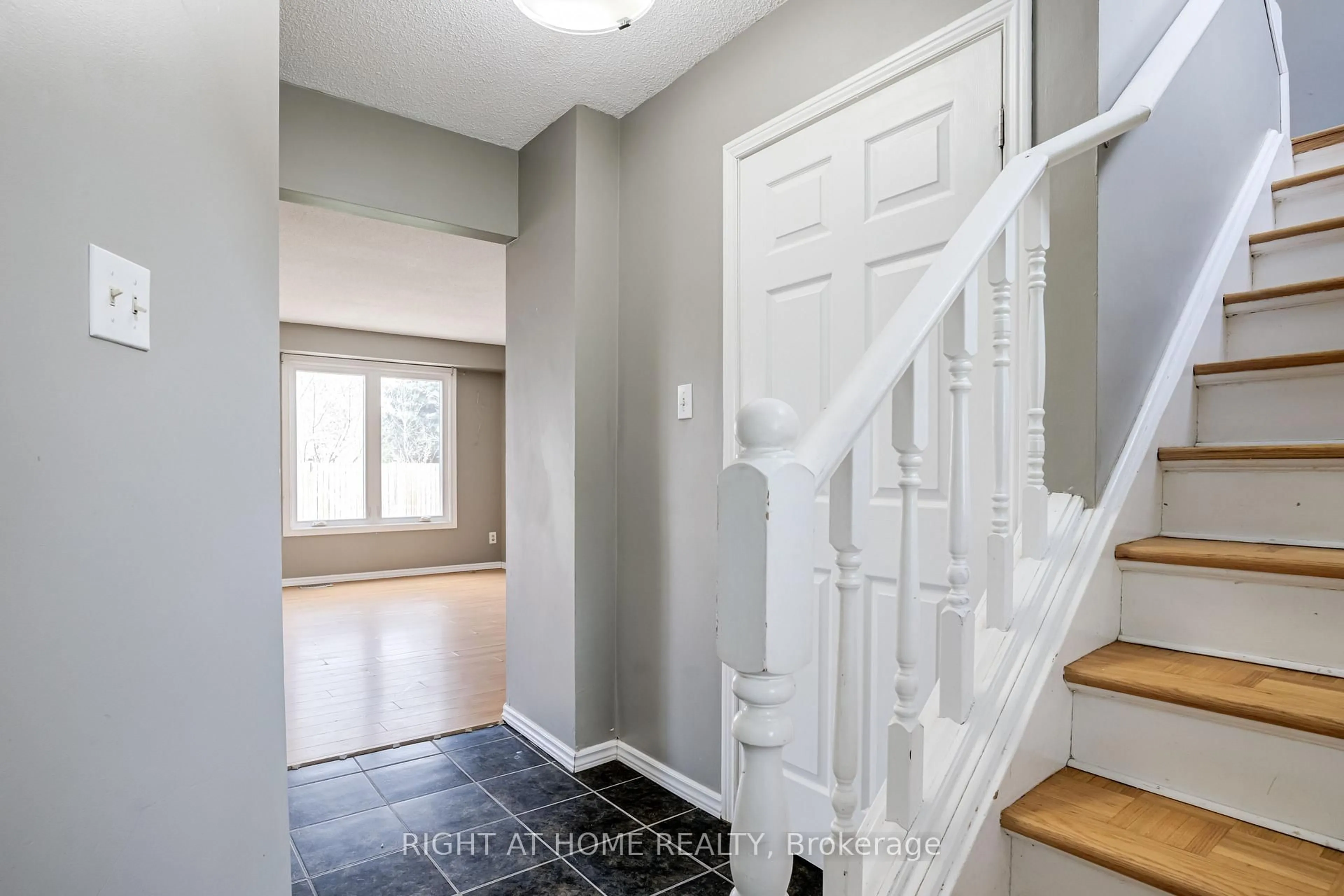 Indoor entryway for 57 Foxridge Dr, Cambridge Ontario N3C 3L8