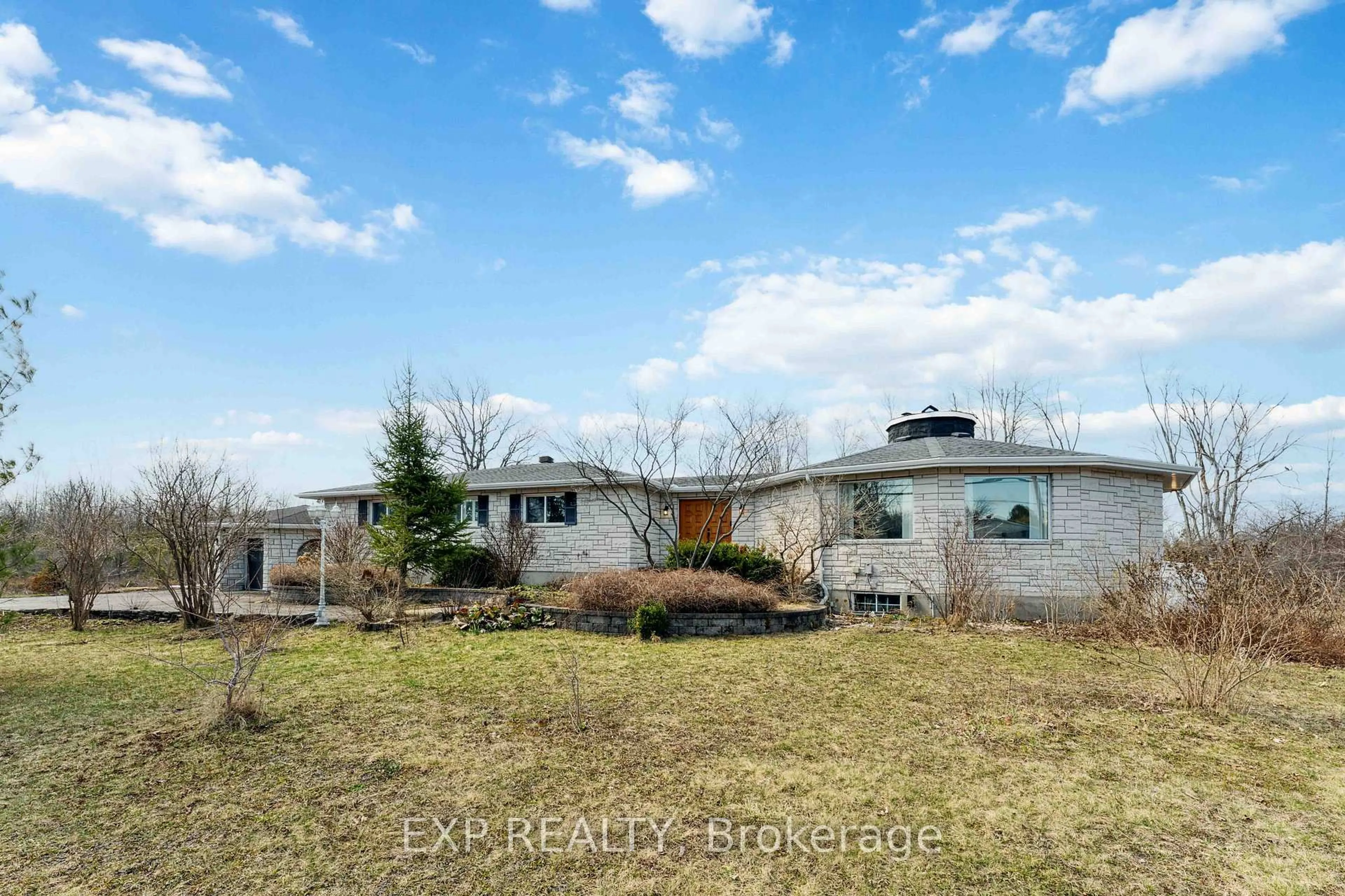 A pic from outside/outdoor area/front of a property/back of a property/a pic from drone, water/lake/river/ocean view for 6974 Bank St, Metcalfe Ontario K0A 2P0