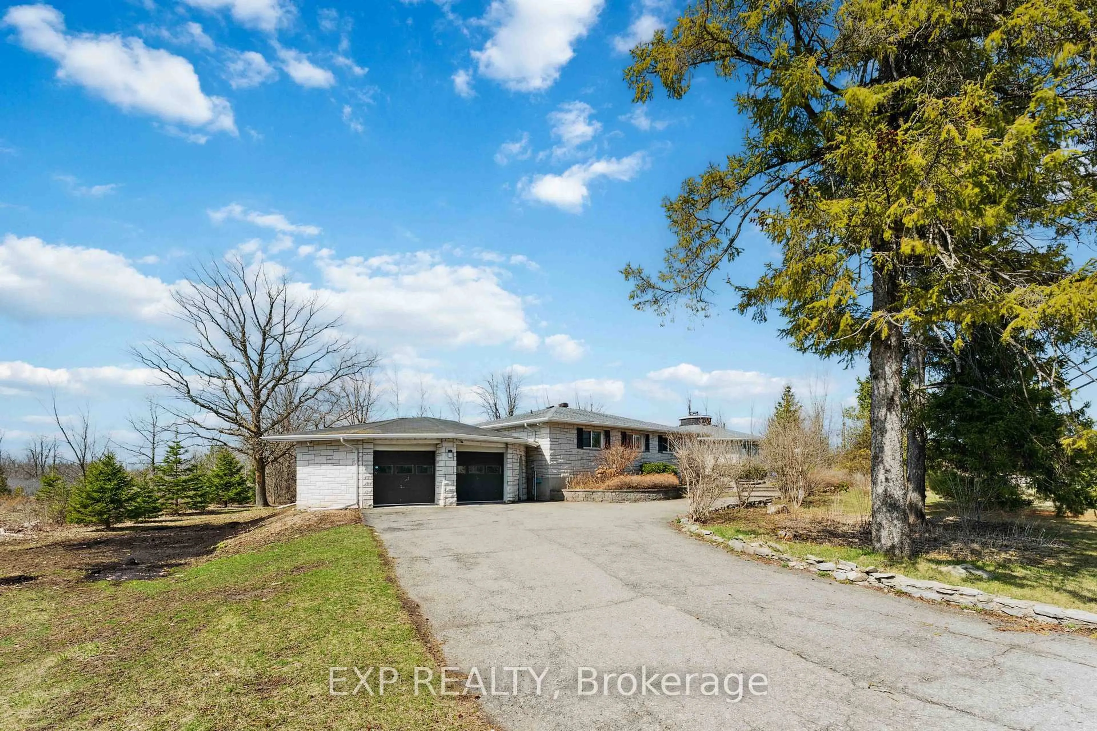 A pic from outside/outdoor area/front of a property/back of a property/a pic from drone, water/lake/river/ocean view for 6974 Bank St, Metcalfe Ontario K0A 2P0