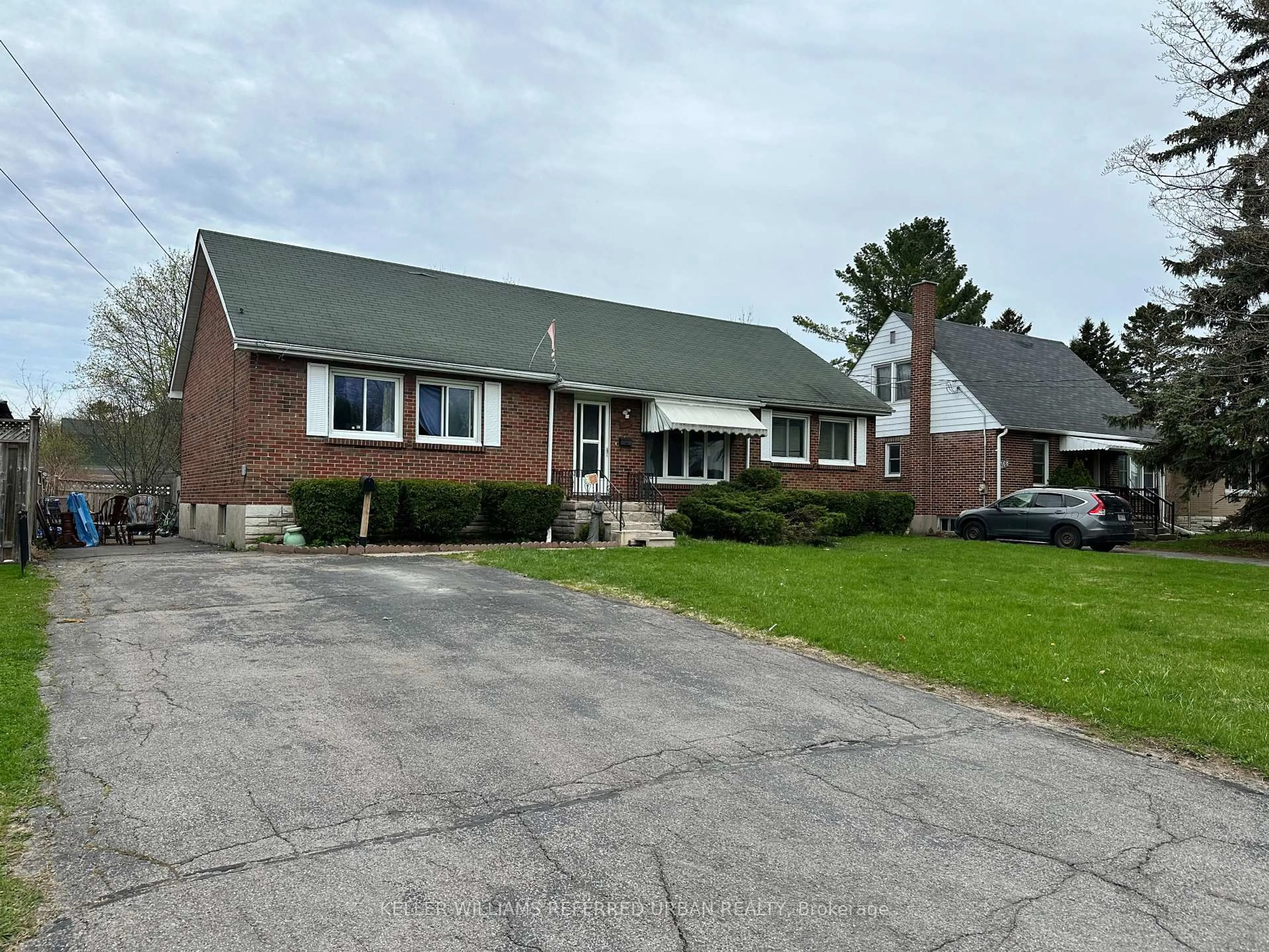 A pic from outside/outdoor area/front of a property/back of a property/a pic from drone, street for 372 Major St, Cobourg Ontario K9A 4C7