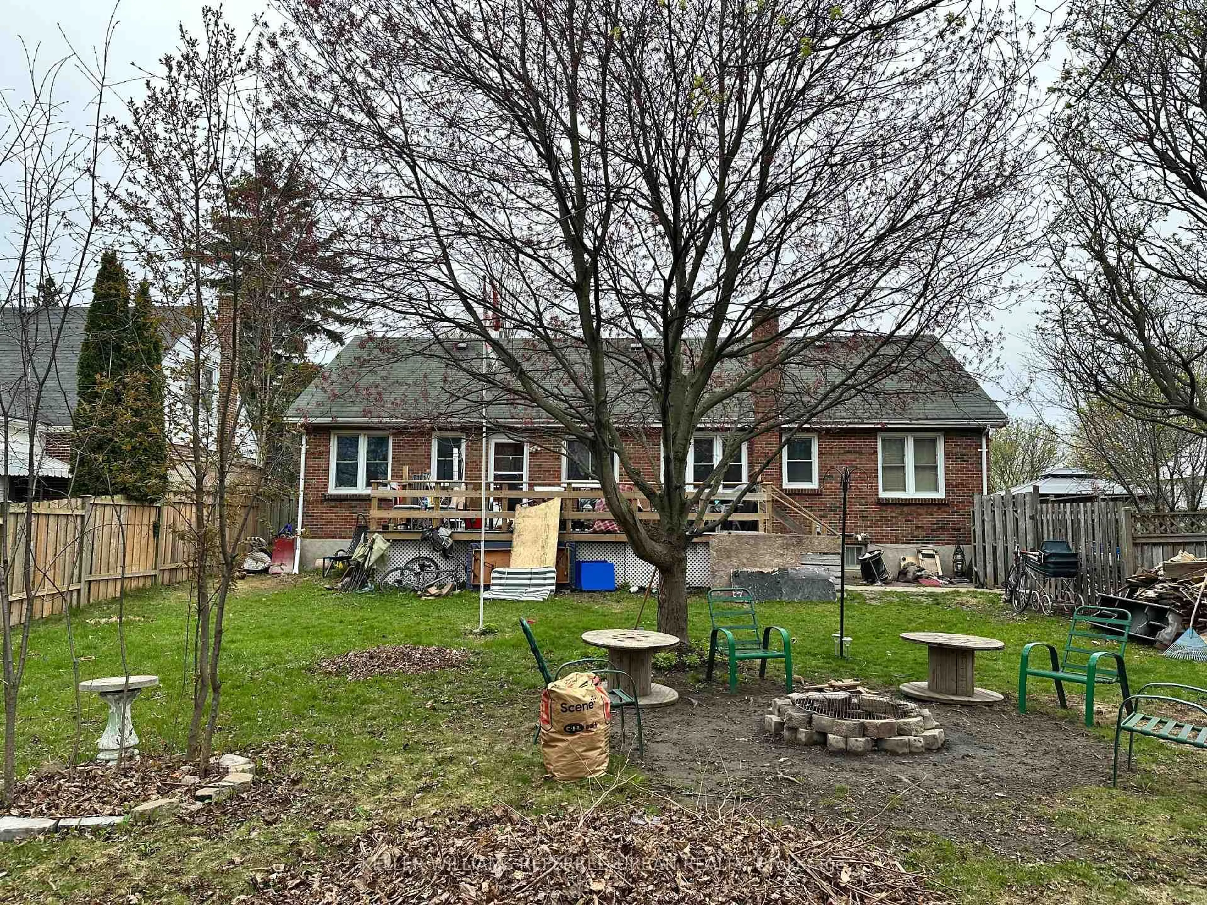 A pic from outside/outdoor area/front of a property/back of a property/a pic from drone, street for 372 Major St, Cobourg Ontario K9A 4C7