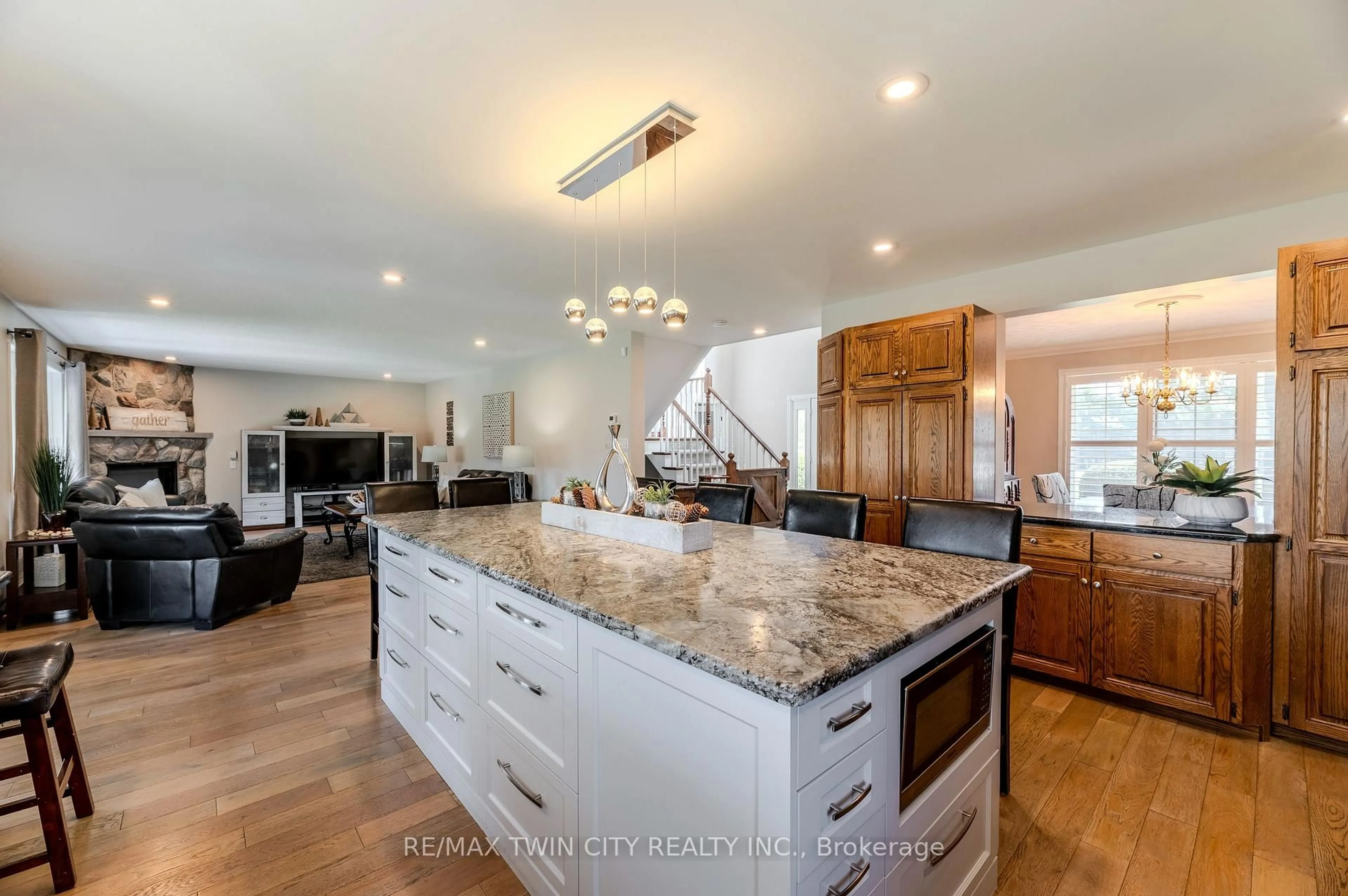Open concept kitchen, unknown for 420 Johnson Rd, Brantford Ontario N3T 5M1