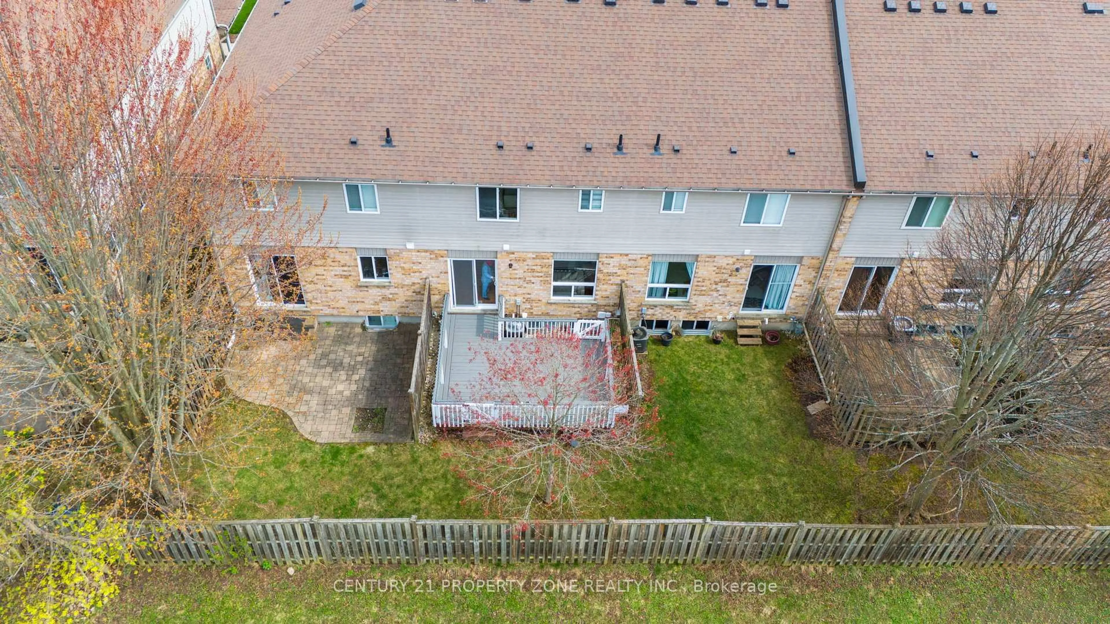 A pic from outside/outdoor area/front of a property/back of a property/a pic from drone, building for 210 DAWN Ave #35, Guelph Ontario N1G 5L5