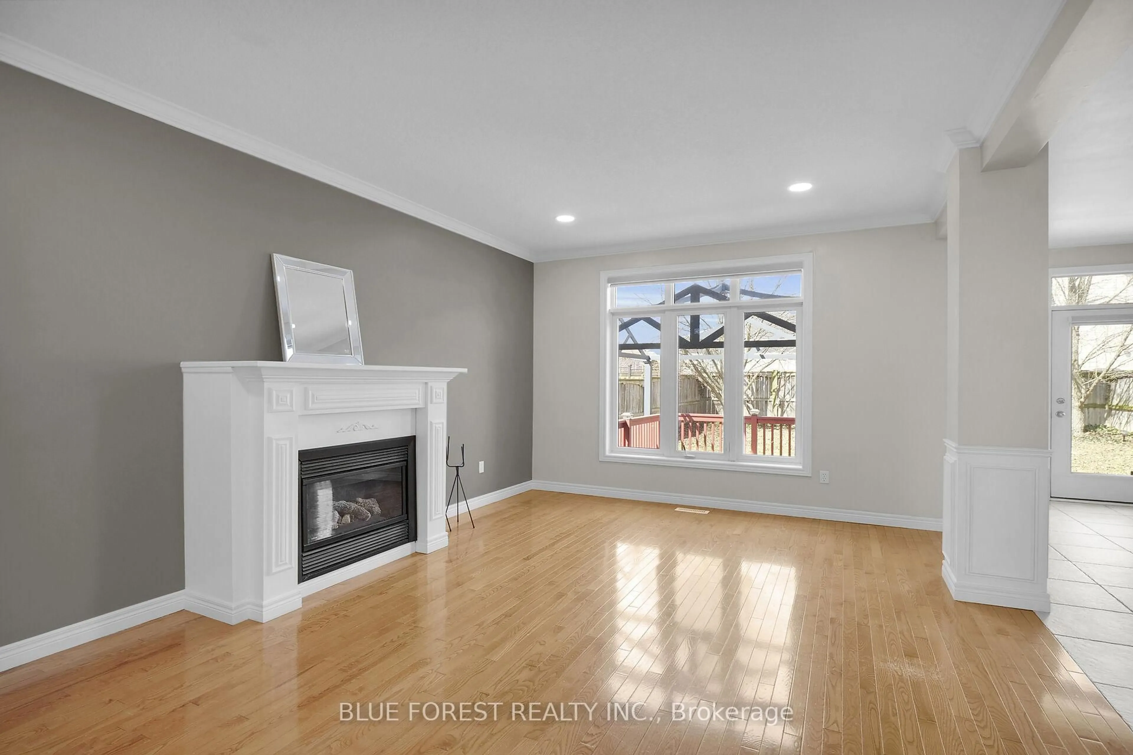 Living room with furniture, unknown for 1376 South Wenige Dr, London North Ontario N5X 4M8