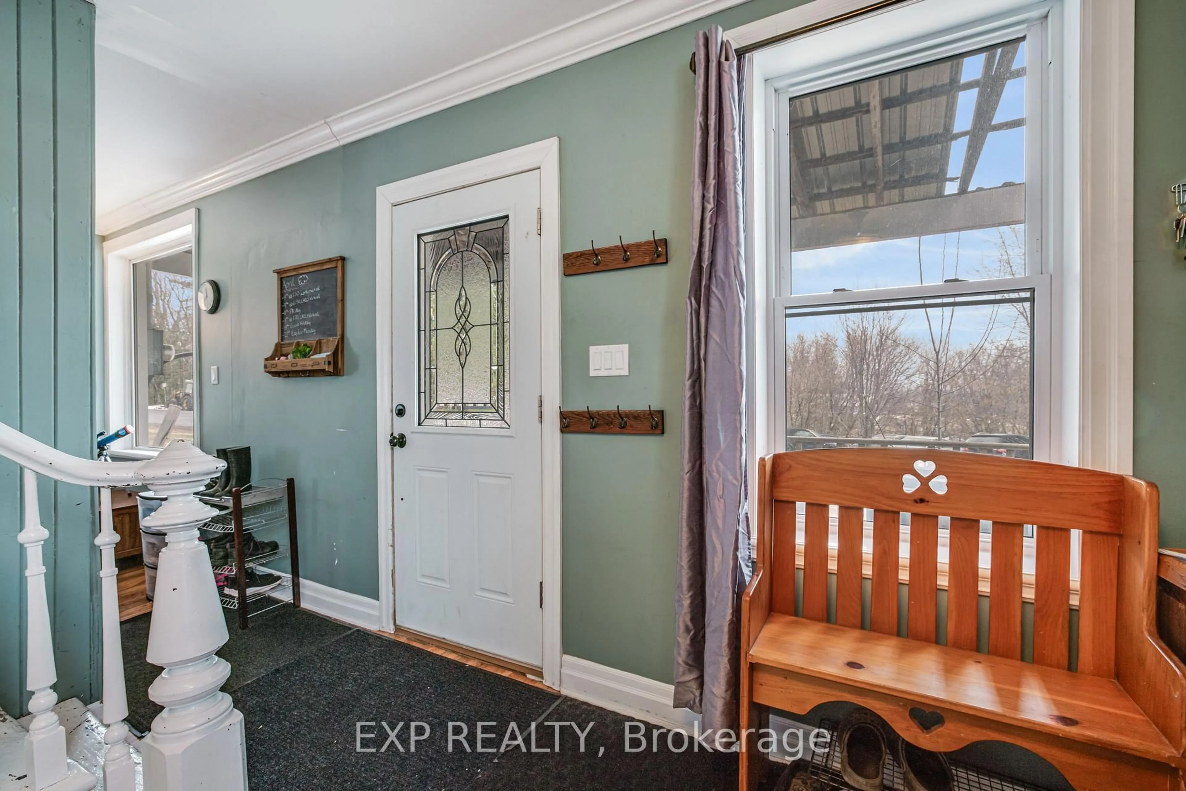 Indoor entryway for 2115 Concession 10 Rd, Alfred and Plantagenet Ontario K0B 1C0