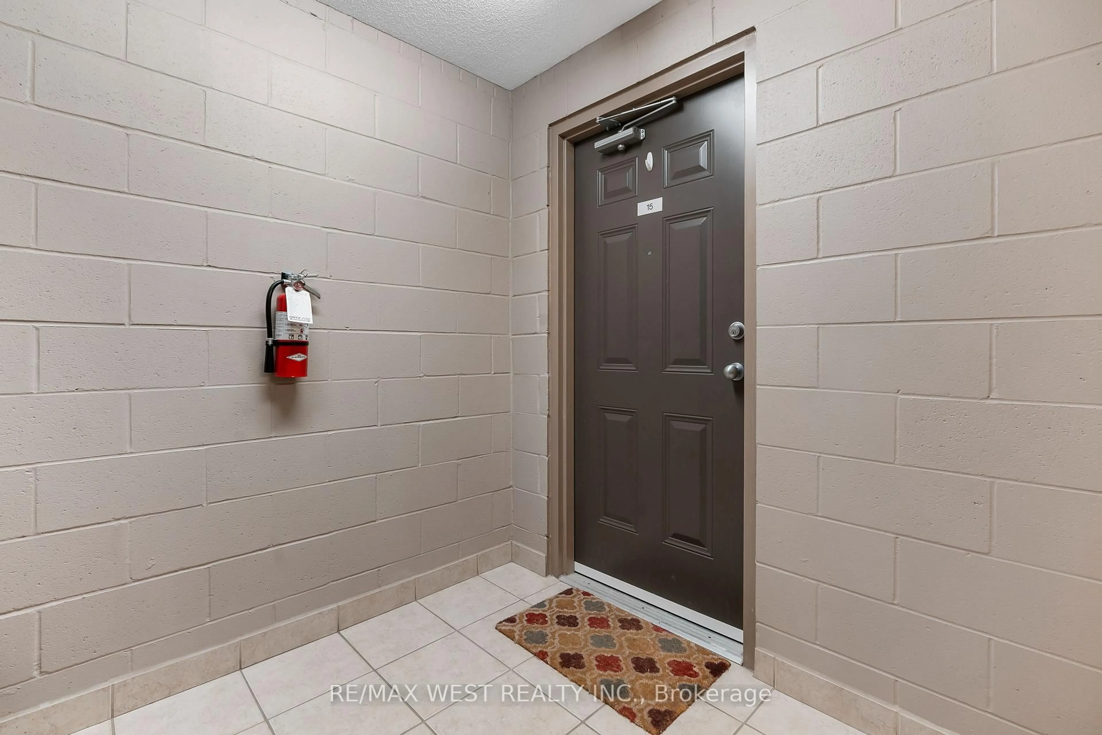 Indoor entryway for 950 Highland Rd #15, Kitchener Ontario N2N 0A5